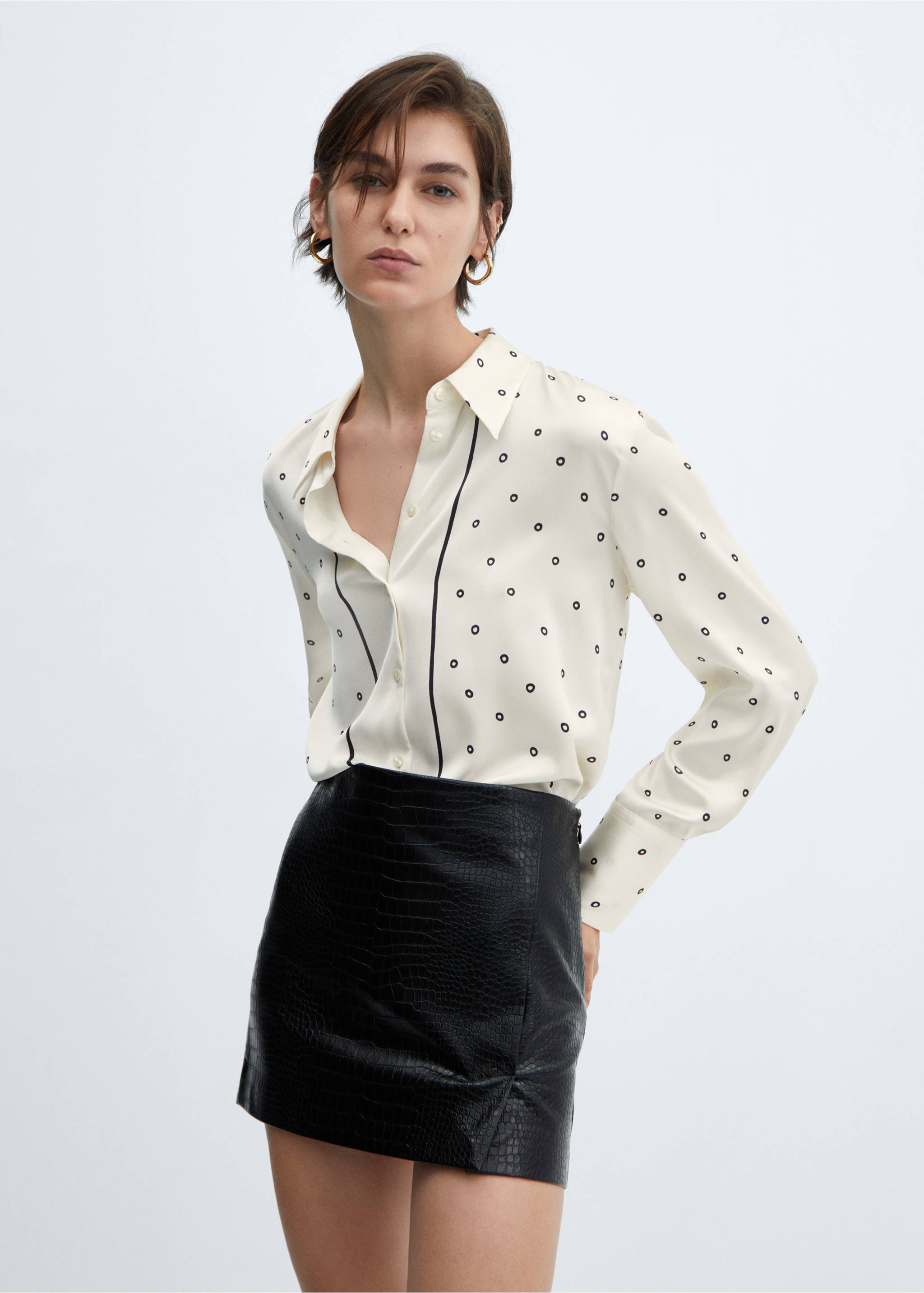 Satin finish flowy shirt - Medium plane, Vanilla. Ref: 67010444-00.