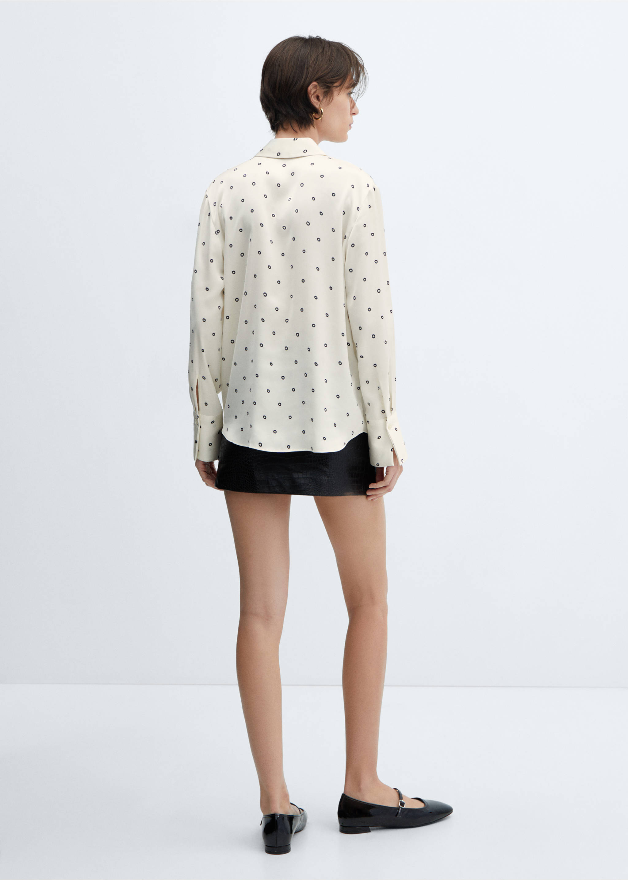 Satin finish flowy shirt - Reverse of the article, Vanilla. Ref: 67010444-00.