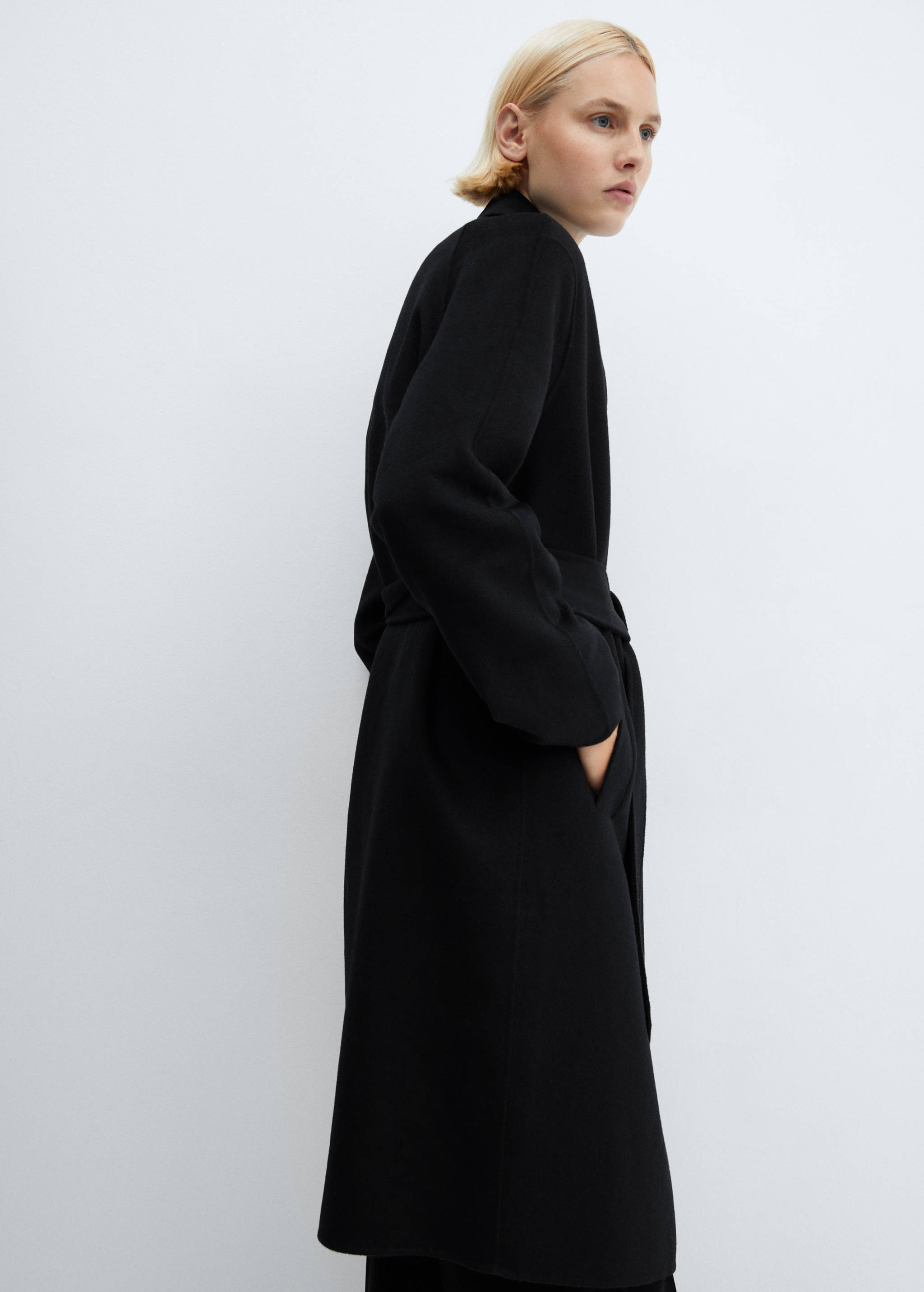 Handmade wool coat with belt - Details of the article 2