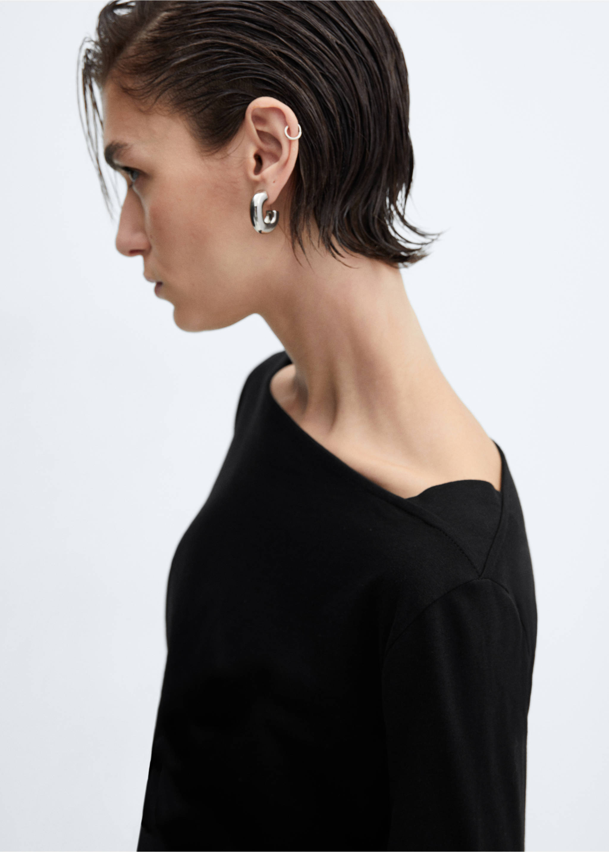 Cotton boat neck t-shirt - Details of the article 2, Black. Ref: 67010461-00.