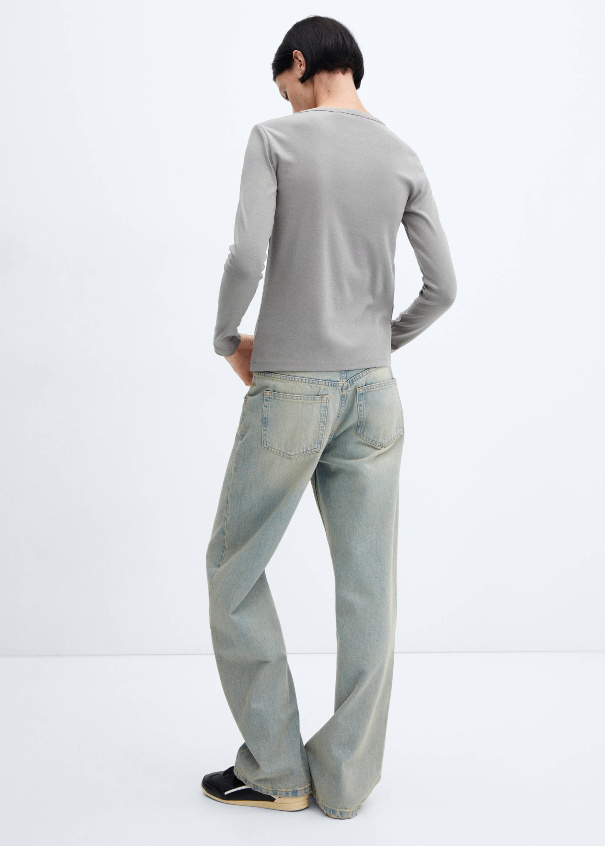 Long sleeve cotton t-shirt - Reverse of the article