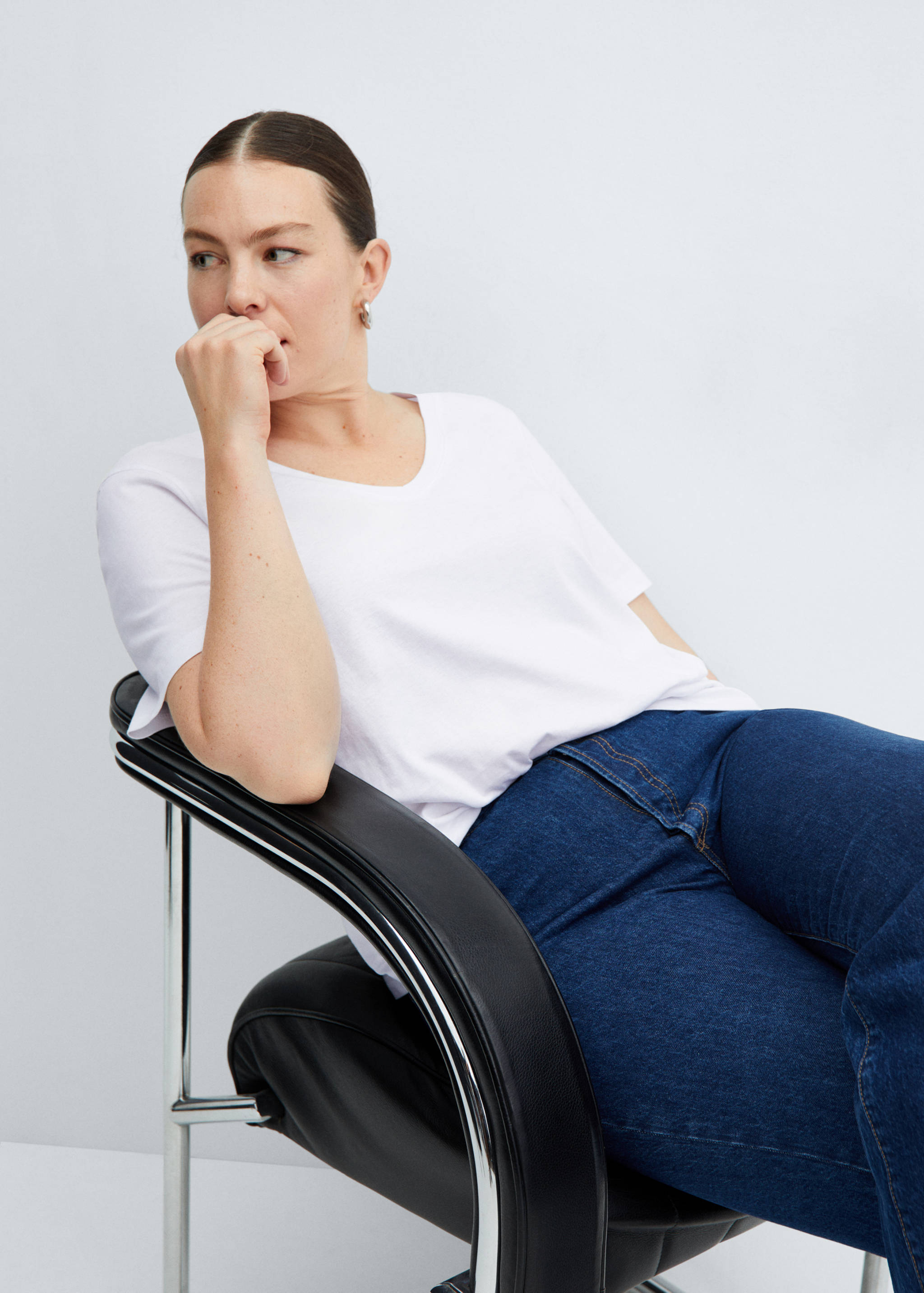 Baumwoll-T-Shirt, V-Ausschnitt - Detail des Artikels 4