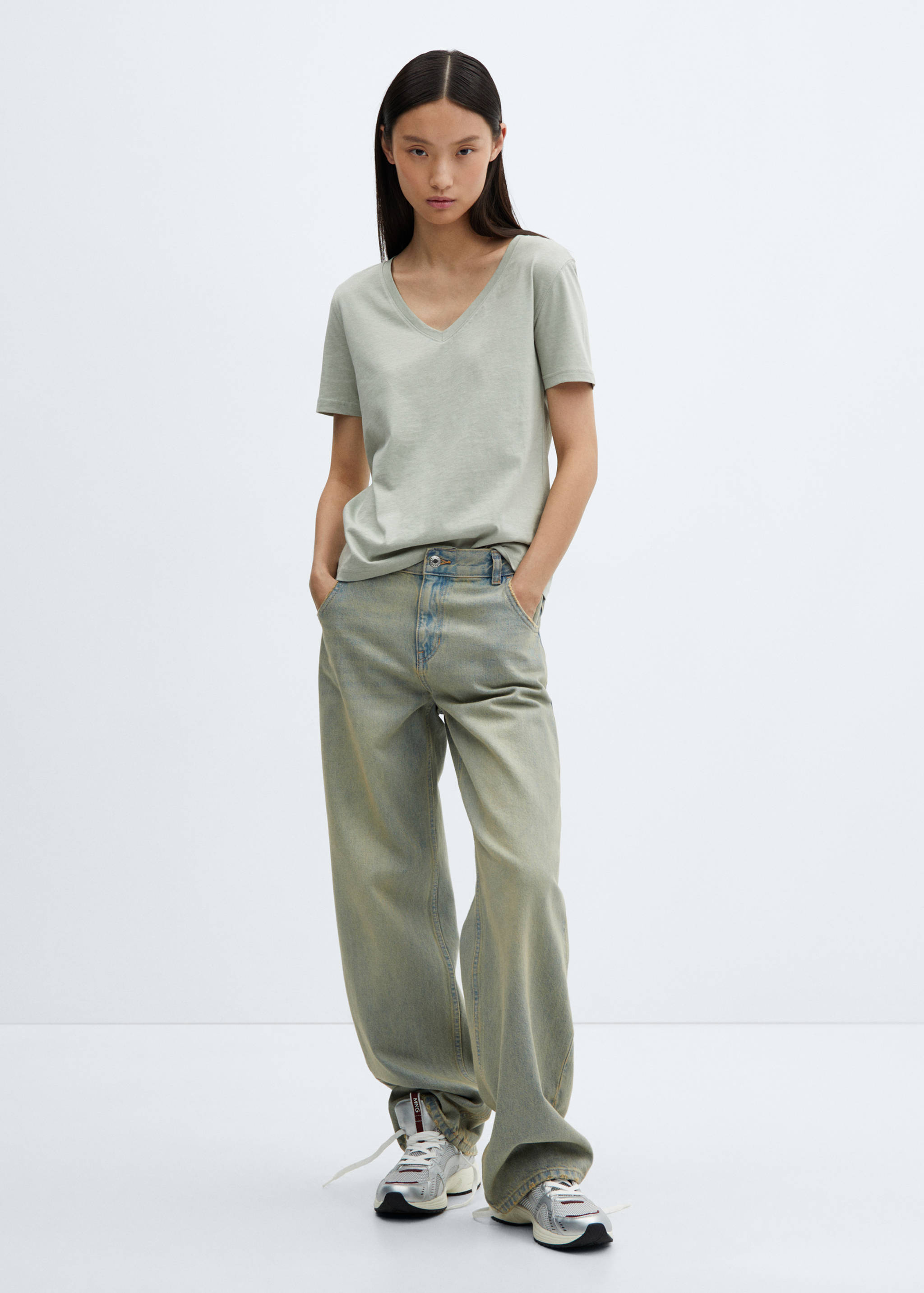 Baumwoll-T-Shirt, V-Ausschnitt - Allgemeine Ansicht