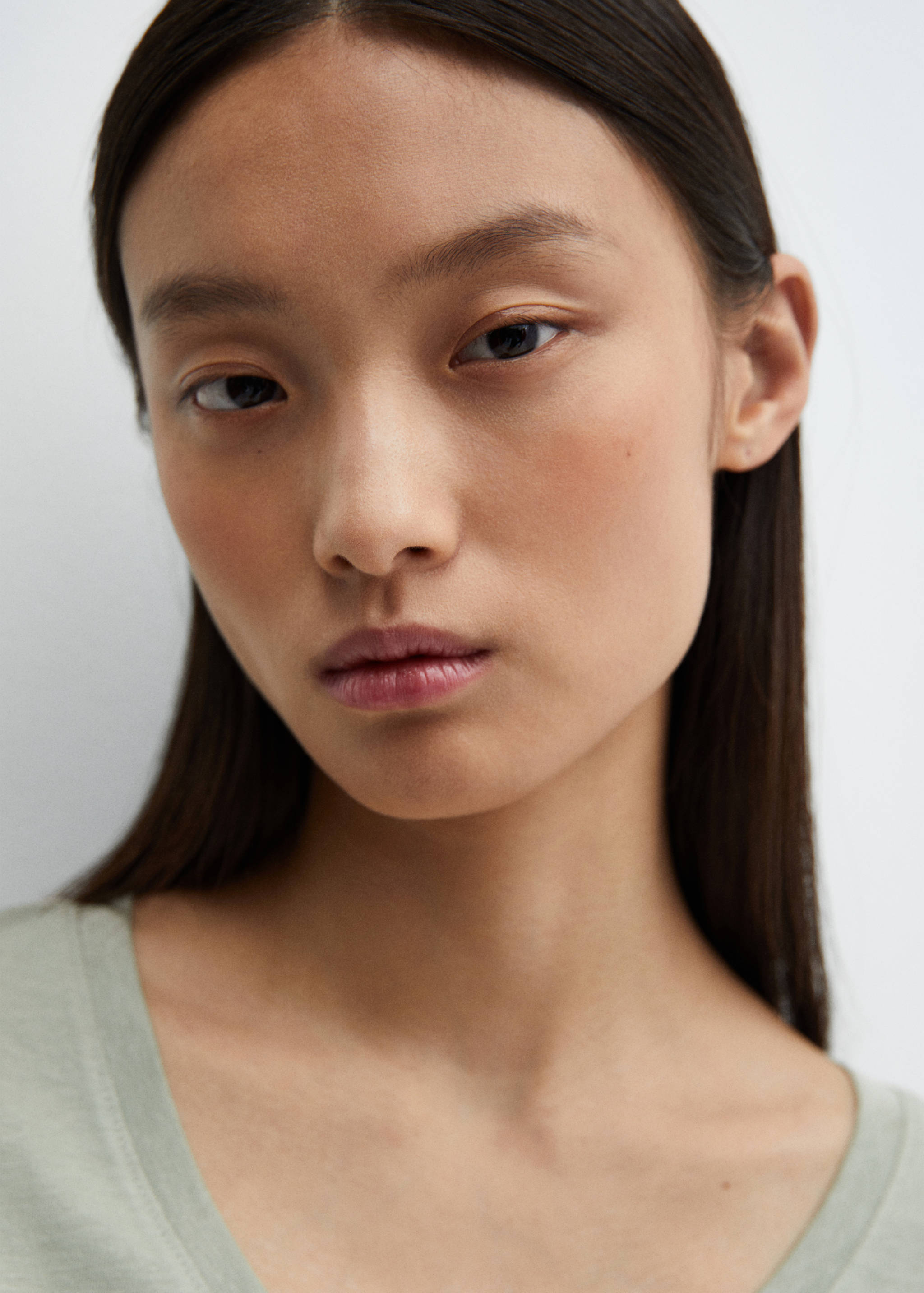 Baumwoll-T-Shirt, V-Ausschnitt - Detail des Artikels 1