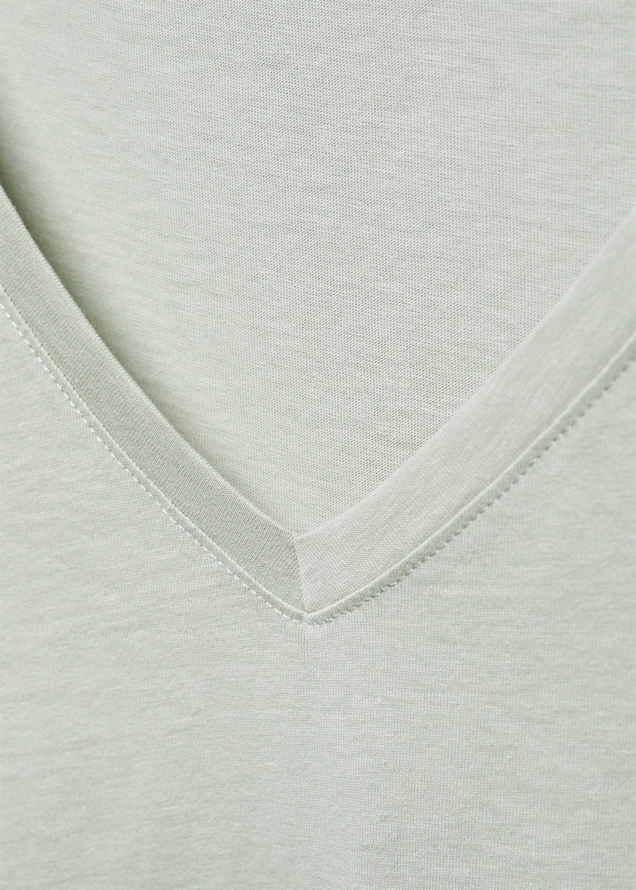 Baumwoll-T-Shirt, V-Ausschnitt - Detail des Artikels 8