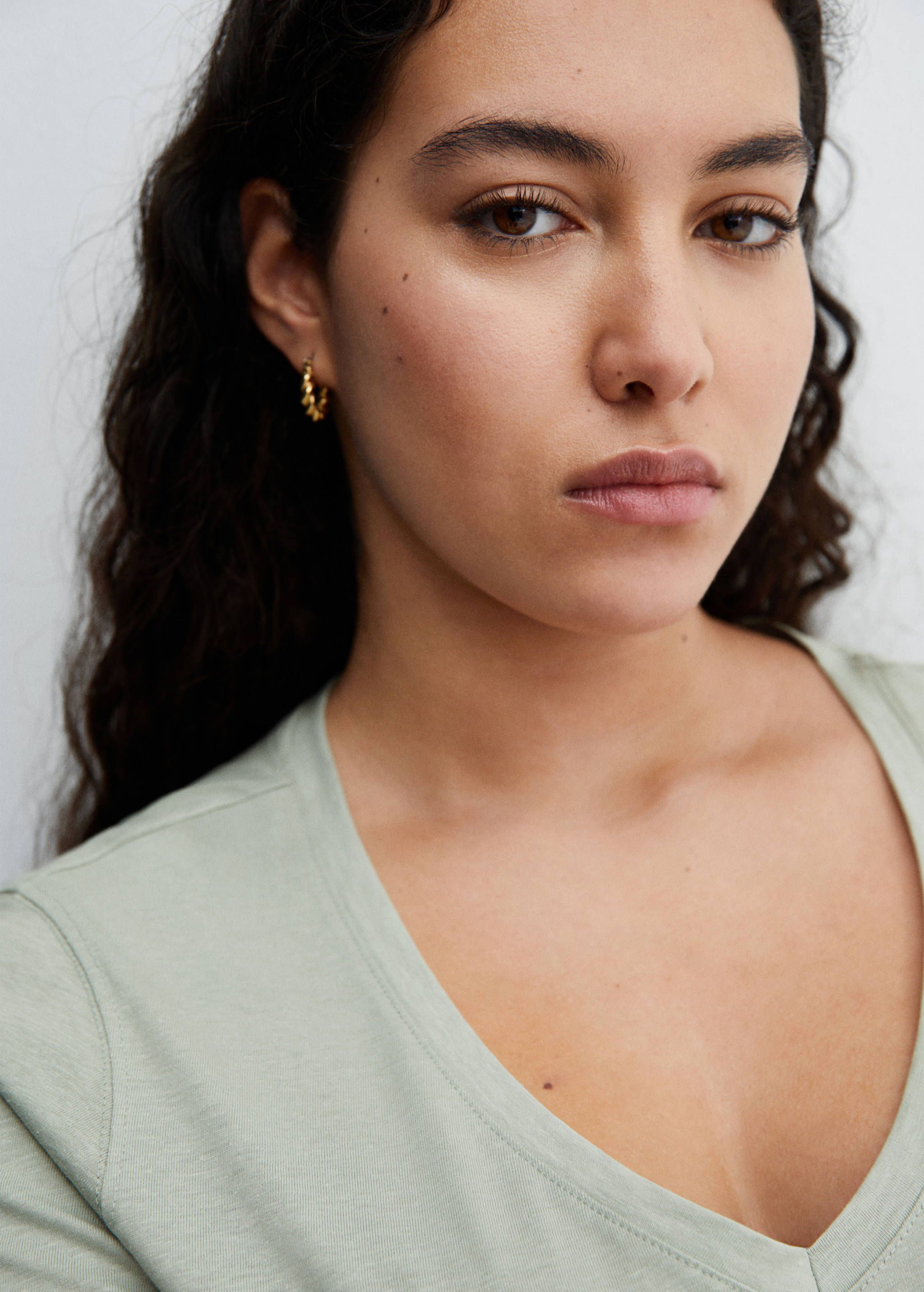 Baumwoll-T-Shirt, V-Ausschnitt - Detail des Artikels 4