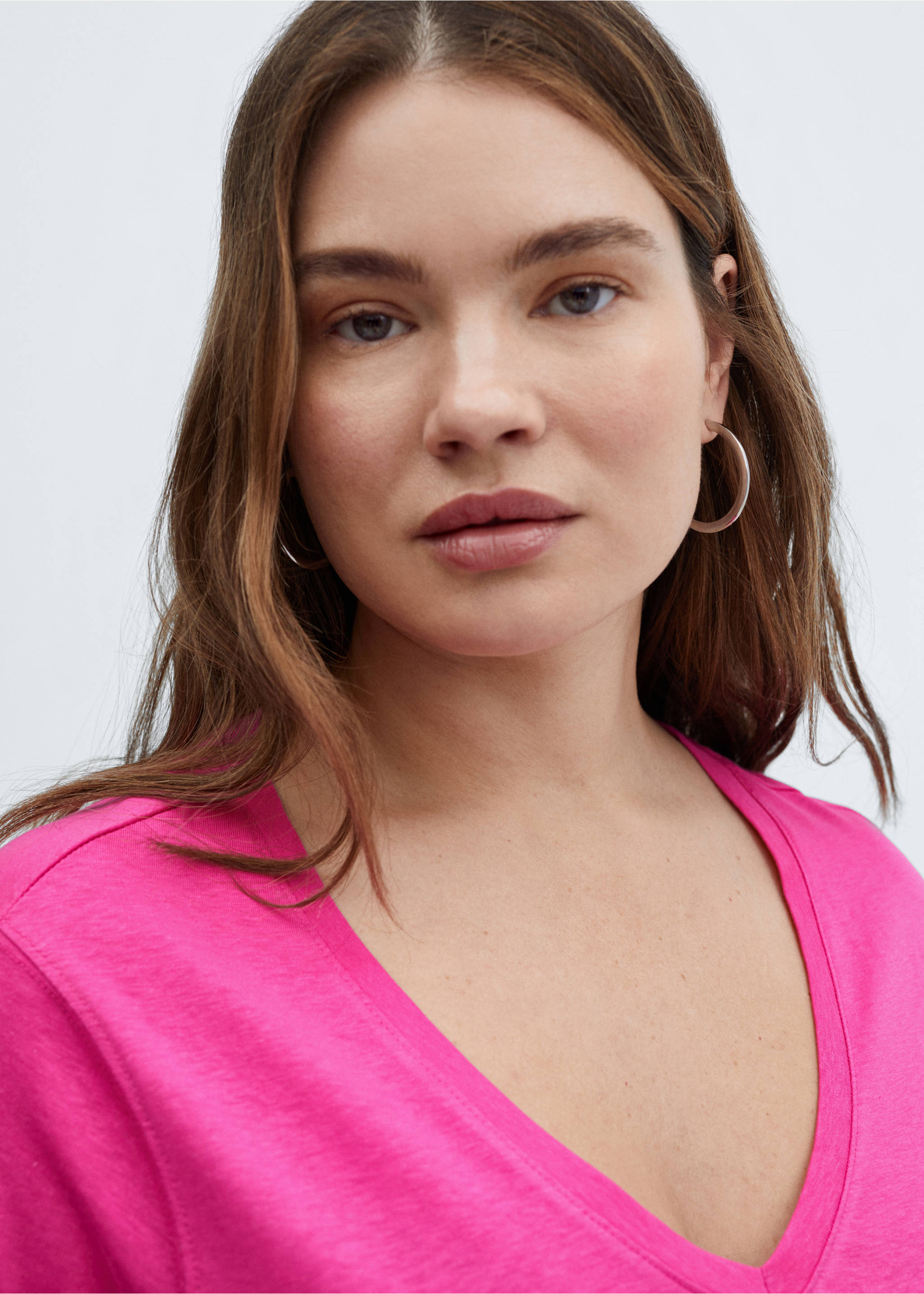 V-neck cotton T-shirt - Details of the article 4, Fuchsia. Ref: 67010466-00.