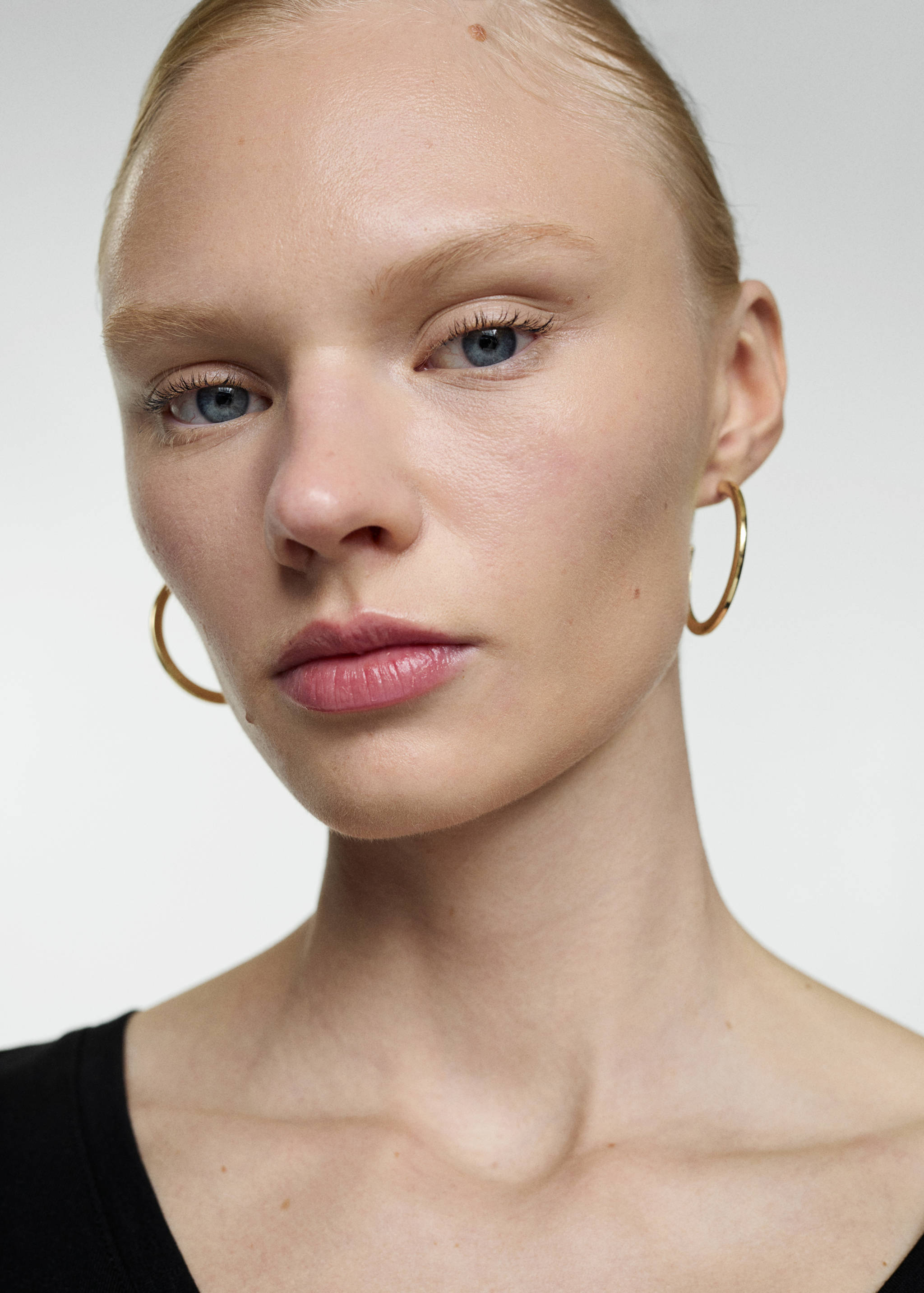 Baumwoll-T-Shirt, V-Ausschnitt - Detail des Artikels 1