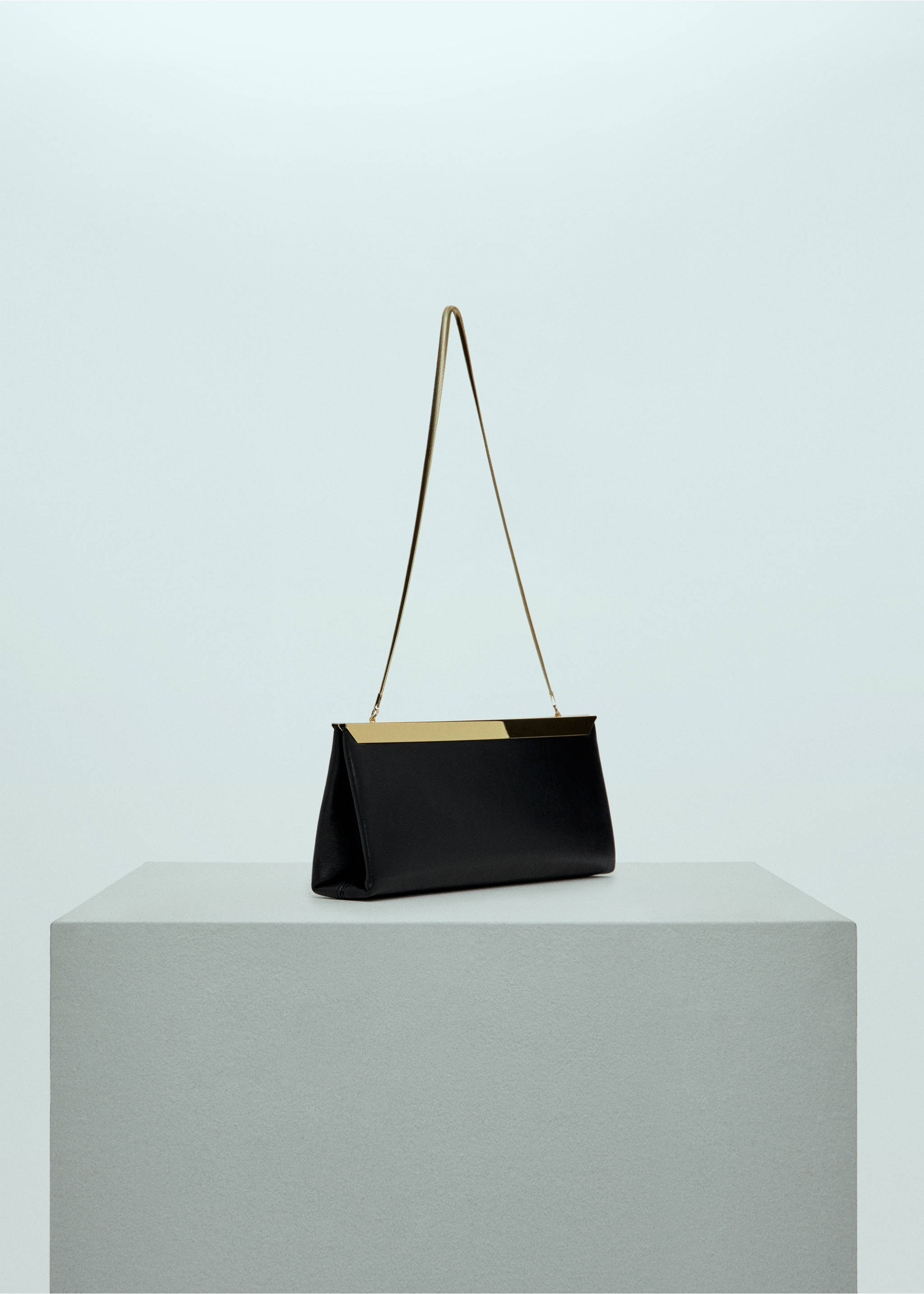 Bossa clutch pell cadena metàl·lica - Pla mig, Negre. Ref: 67010481-00.