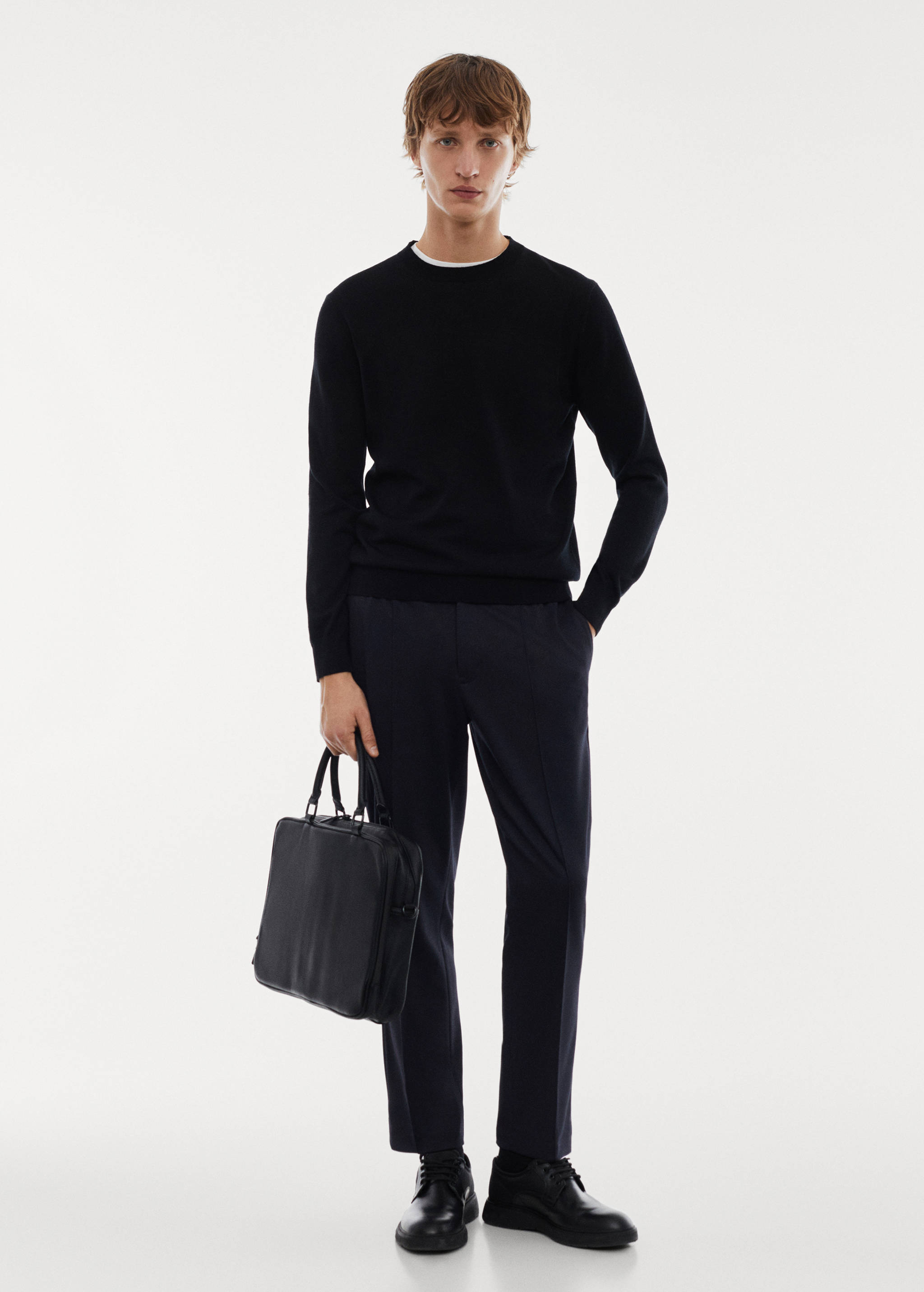 Pantalón slim fit antiarrugas - Plano general