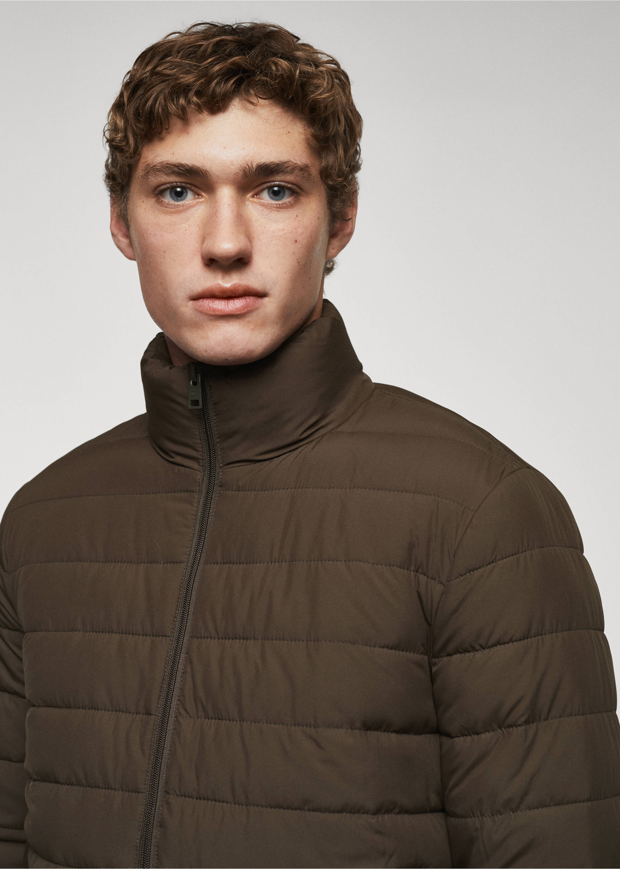 Ultra-lightweight water-repellent quilted anorak - Details of the article 1, Brown. Ref: 67010629-00.