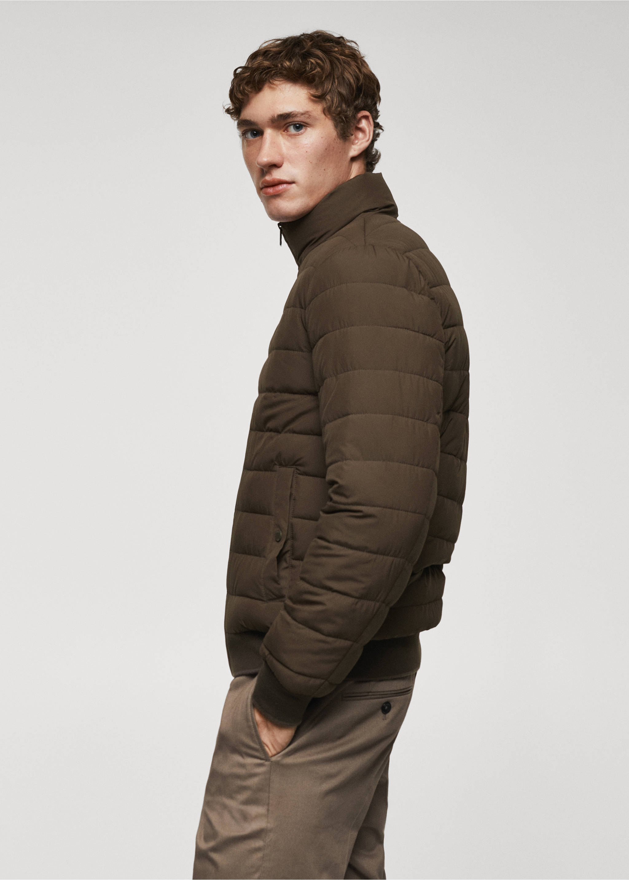 Ultra-lightweight water-repellent quilted anorak - Details of the article 2, Brown. Ref: 67010629-00.