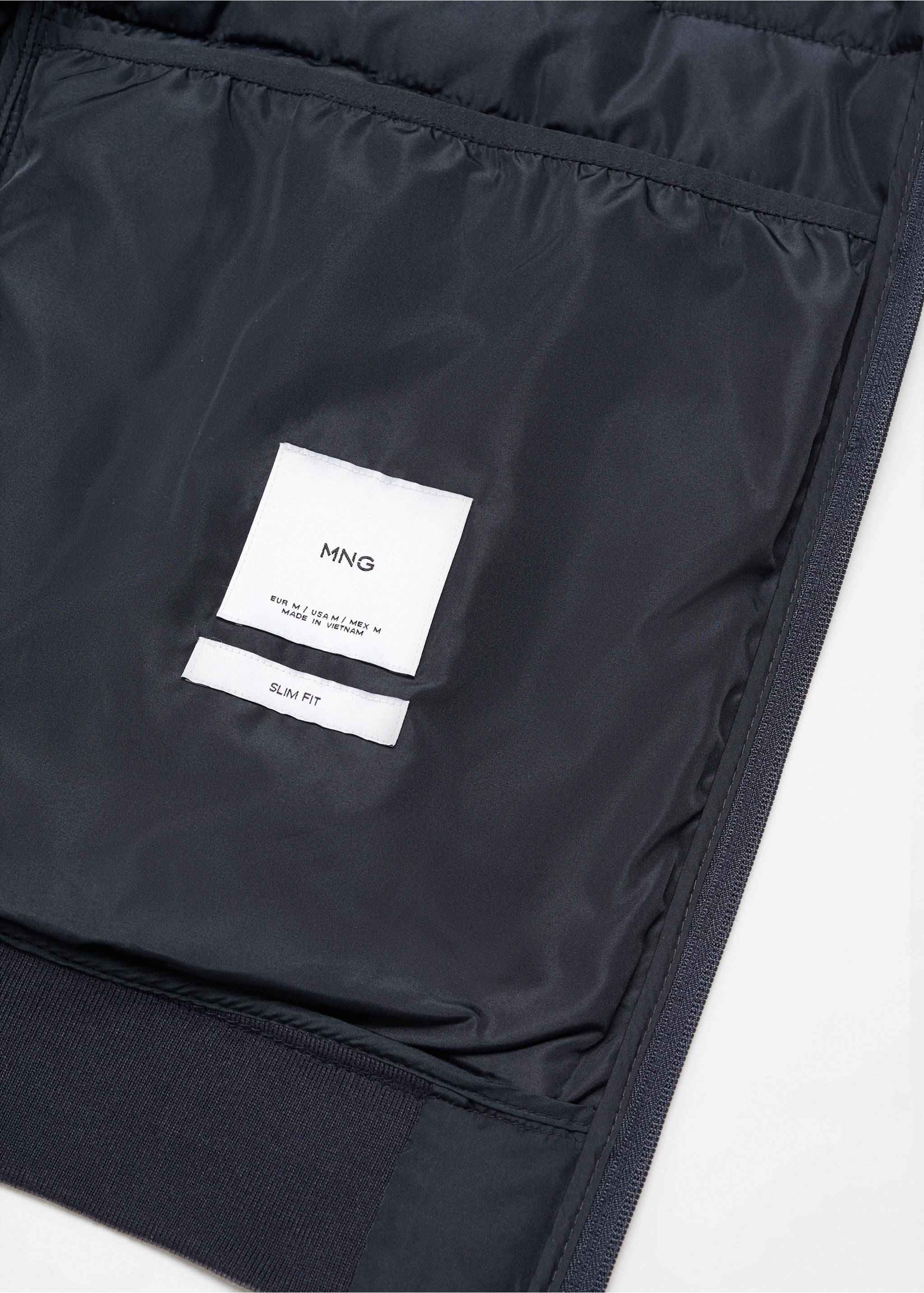 Anorak acolchada ultra ligera water-repellent - Detalle del artículo 8, Azul marino. Ref: 67010629-00.
