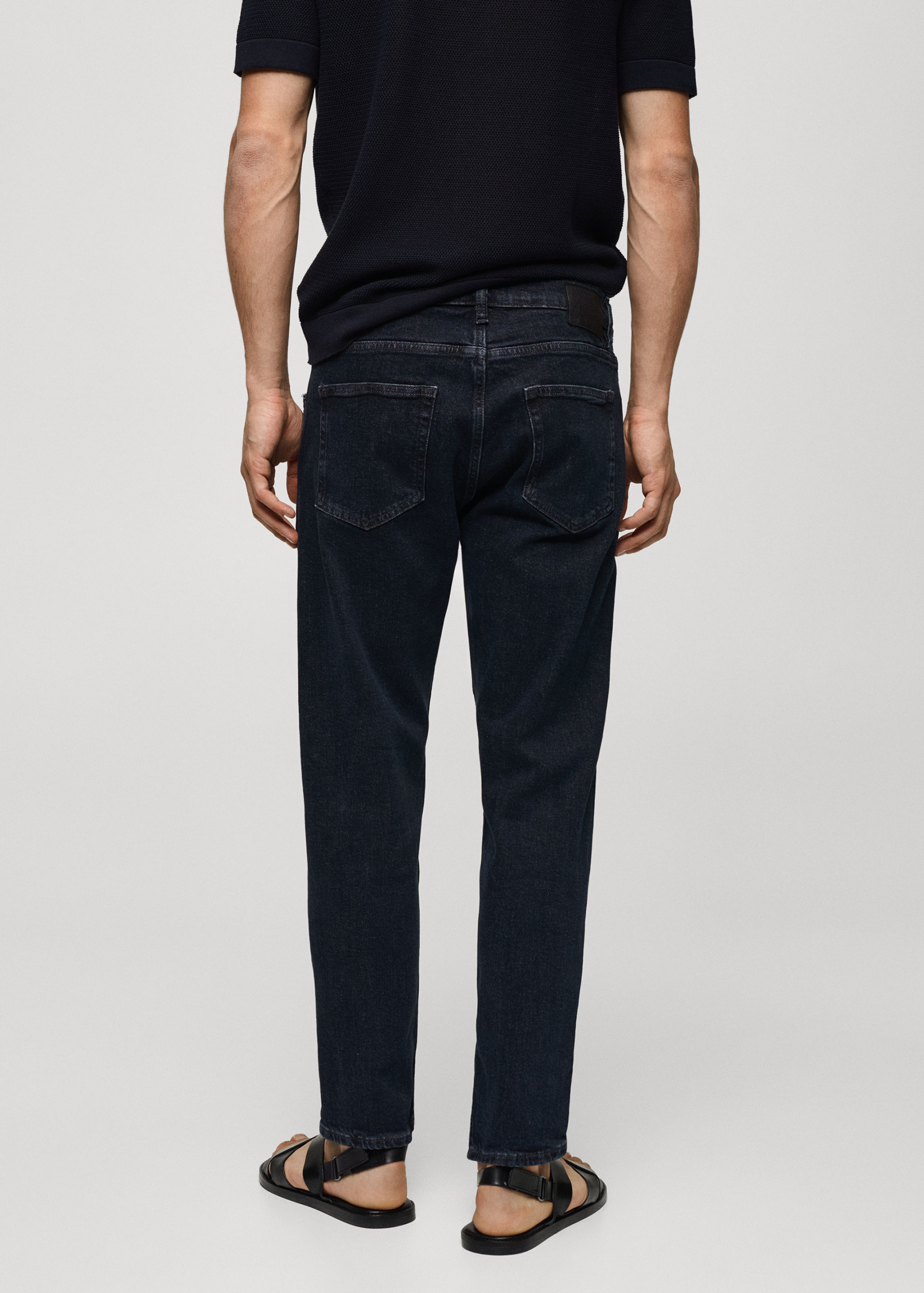 Tapered-Fit-Jeans - Rückseite des Artikels