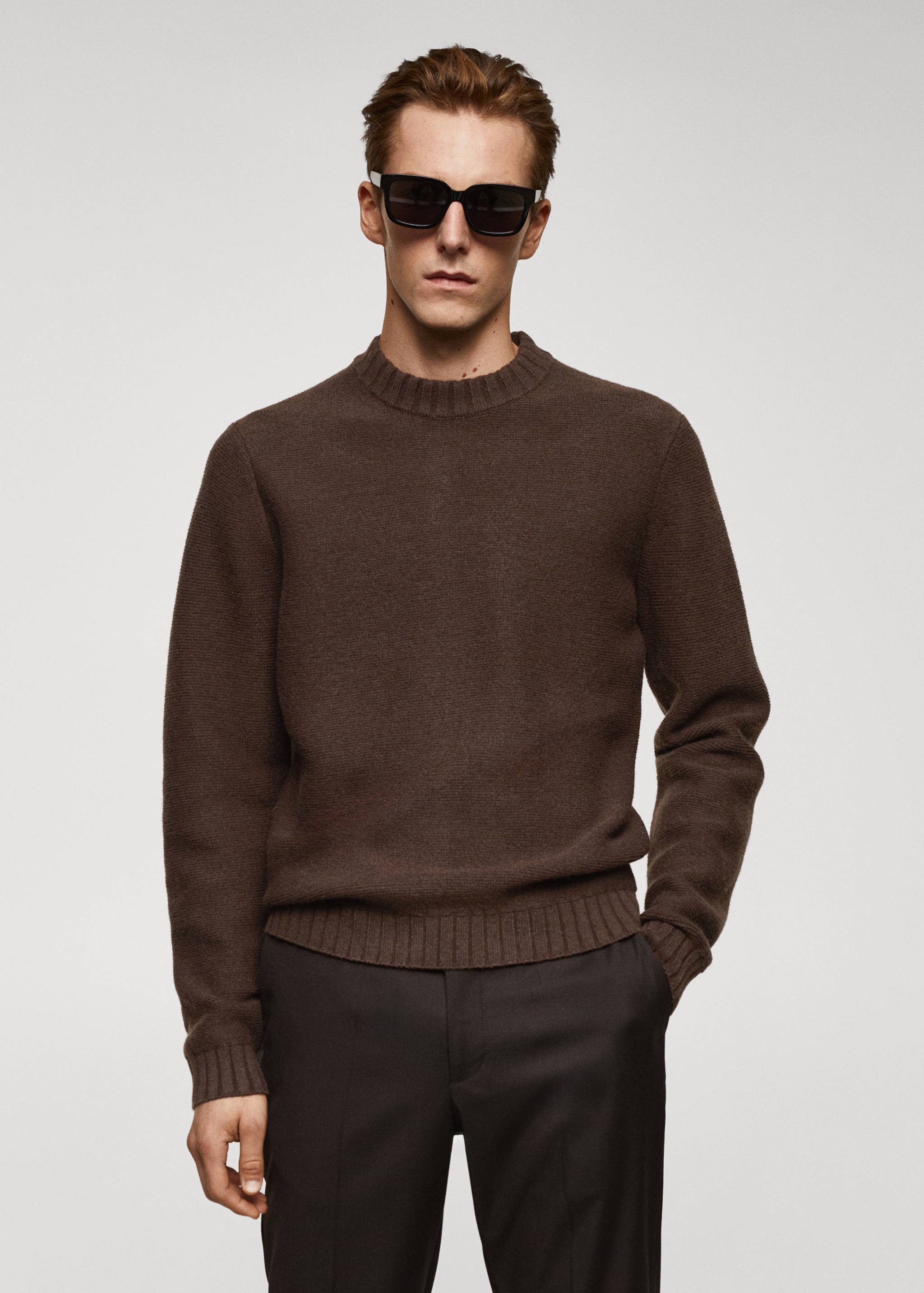 Knitted sweater with ribbed details - Medium plane