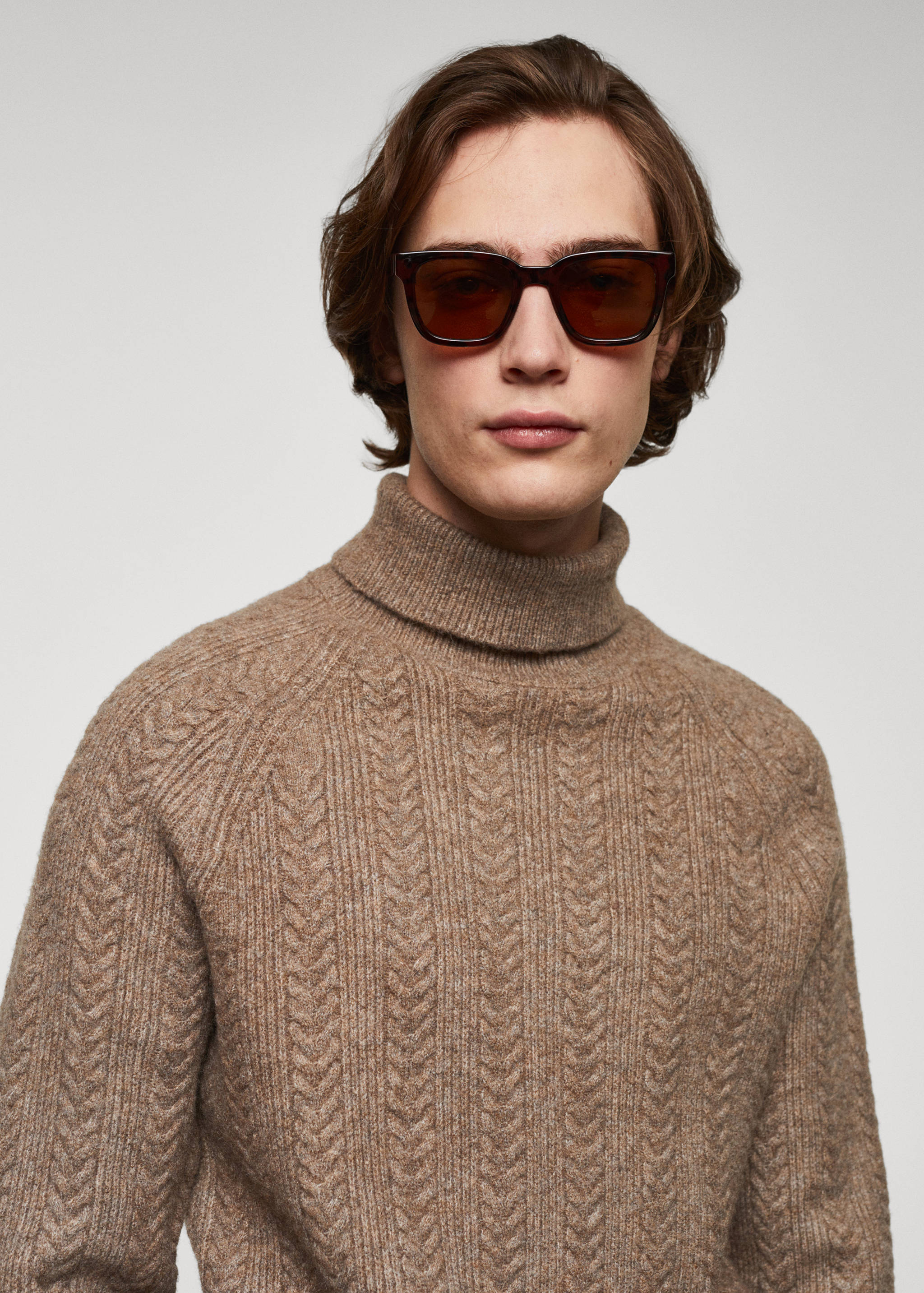 Twisted turtleneck sweater - Details of the article 1
