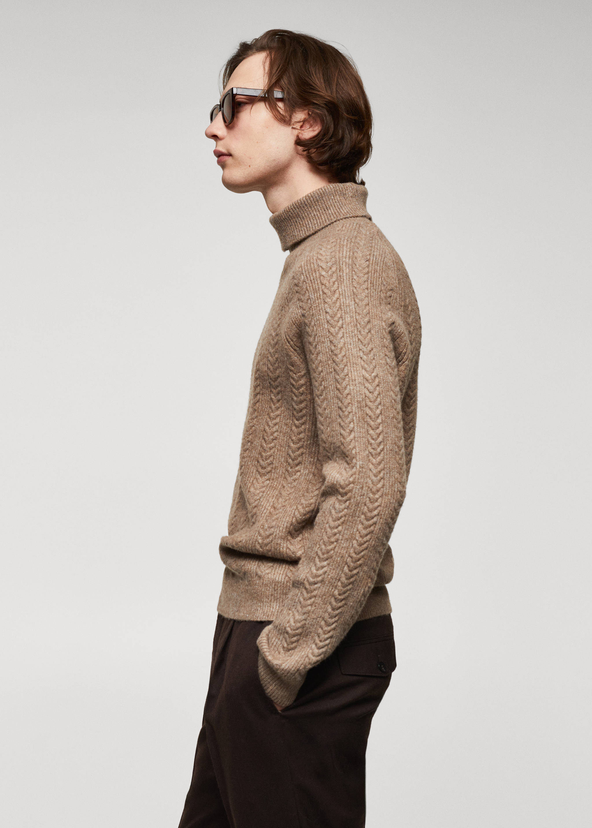 Twisted turtleneck sweater - Details of the article 2