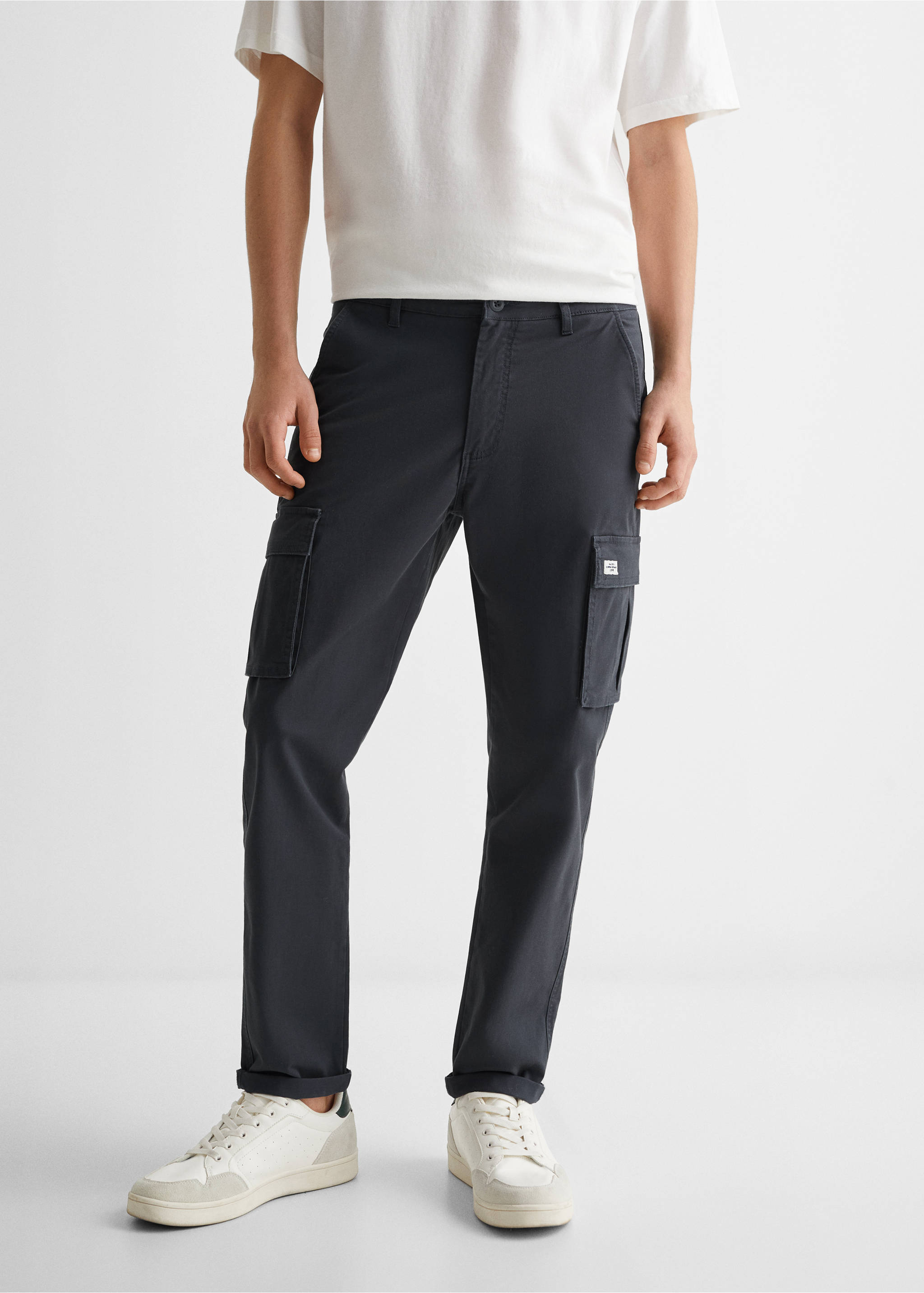 Cotton cargo trousers - Details of the article 6, Dark Navy. Ref: 67010664-00.