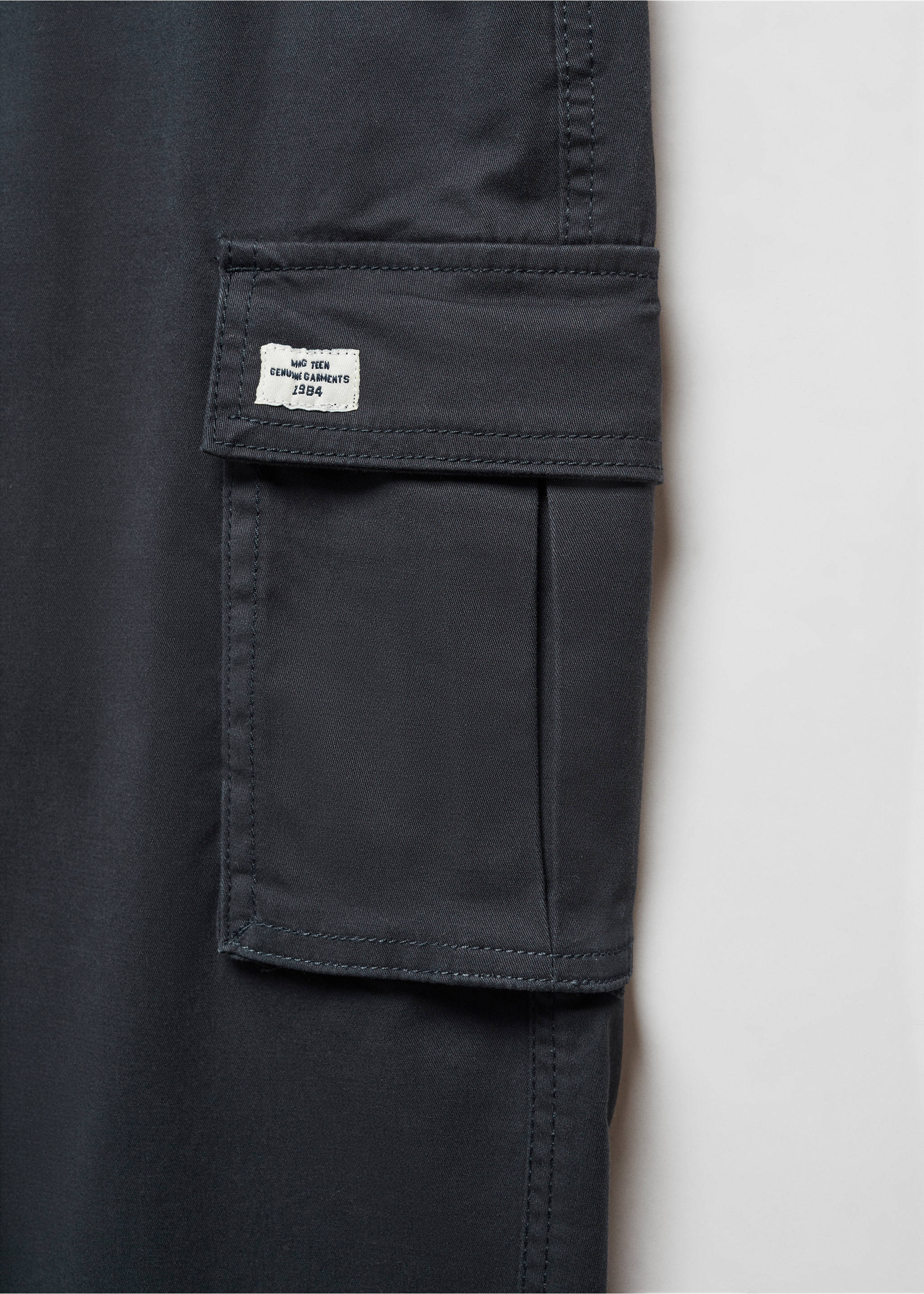 Cotton cargo trousers - Details of the article 8, Dark Navy. Ref: 67010664-00.