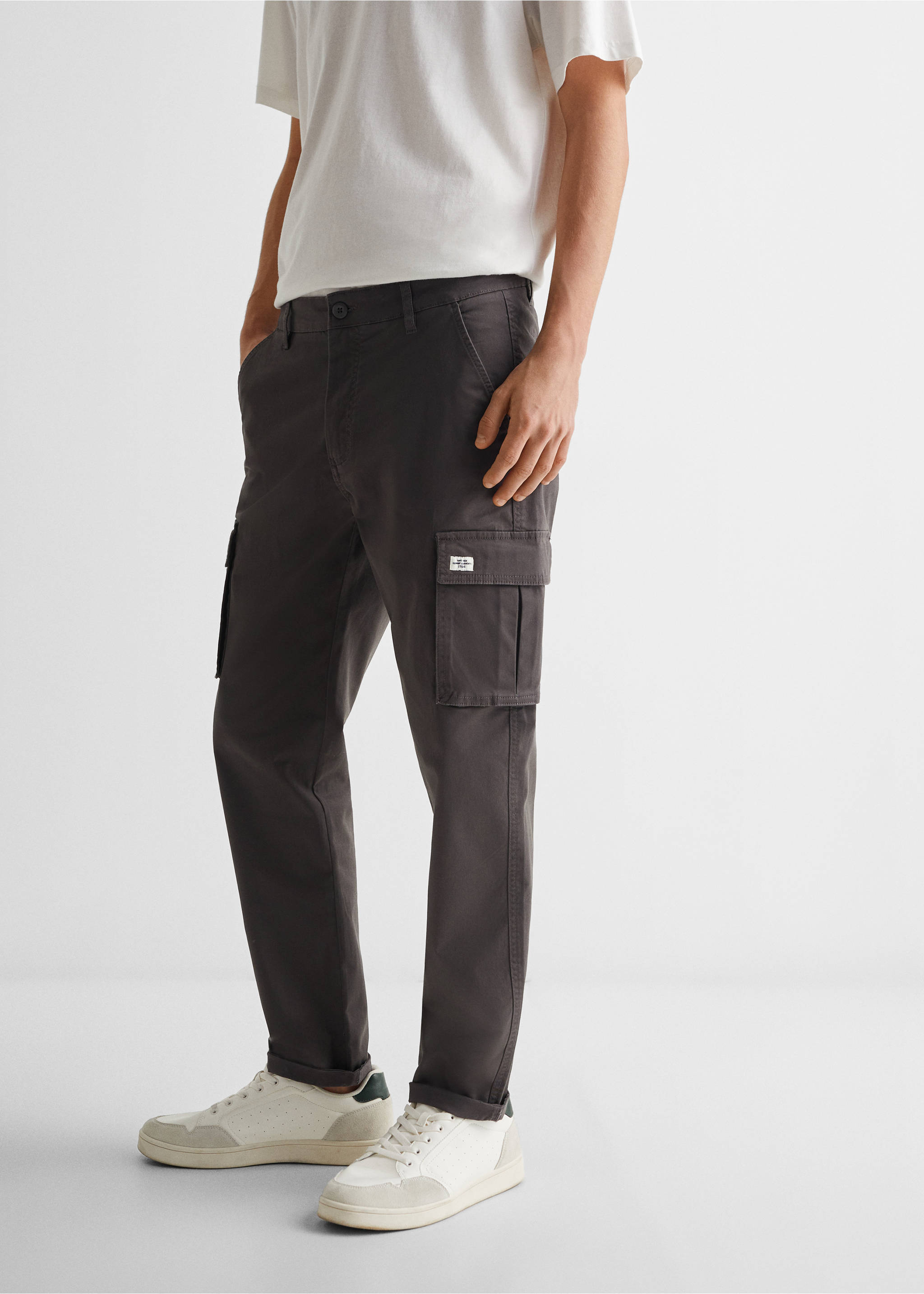 Cotton cargo trousers - Details of the article 6, Charcoal. Ref: 67010664-00.