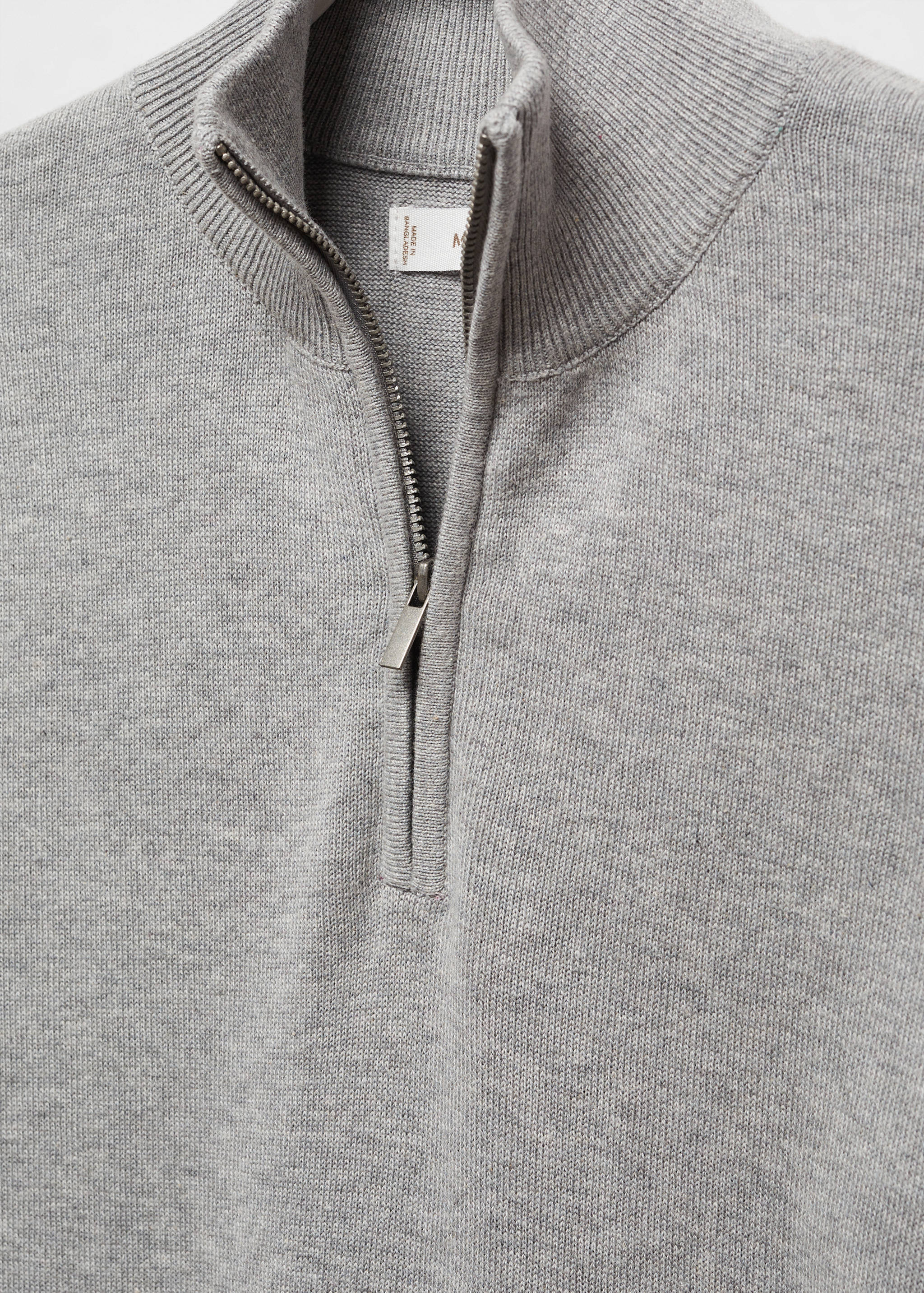 Pullover mit halbhohem Zip-Kragen - Detail des Artikels 8