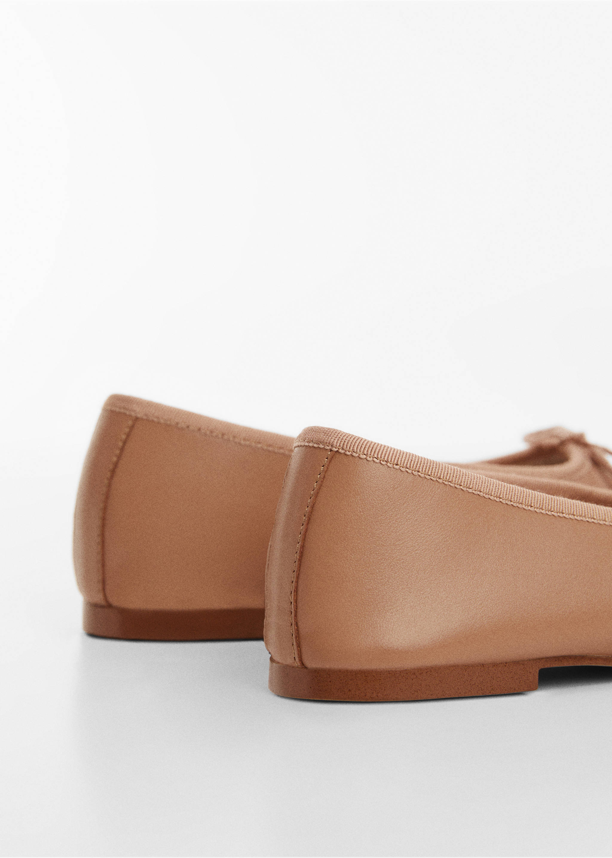Leather ballet flats with bow - Details of the article 1, Nude. Ref: 67012536-00.