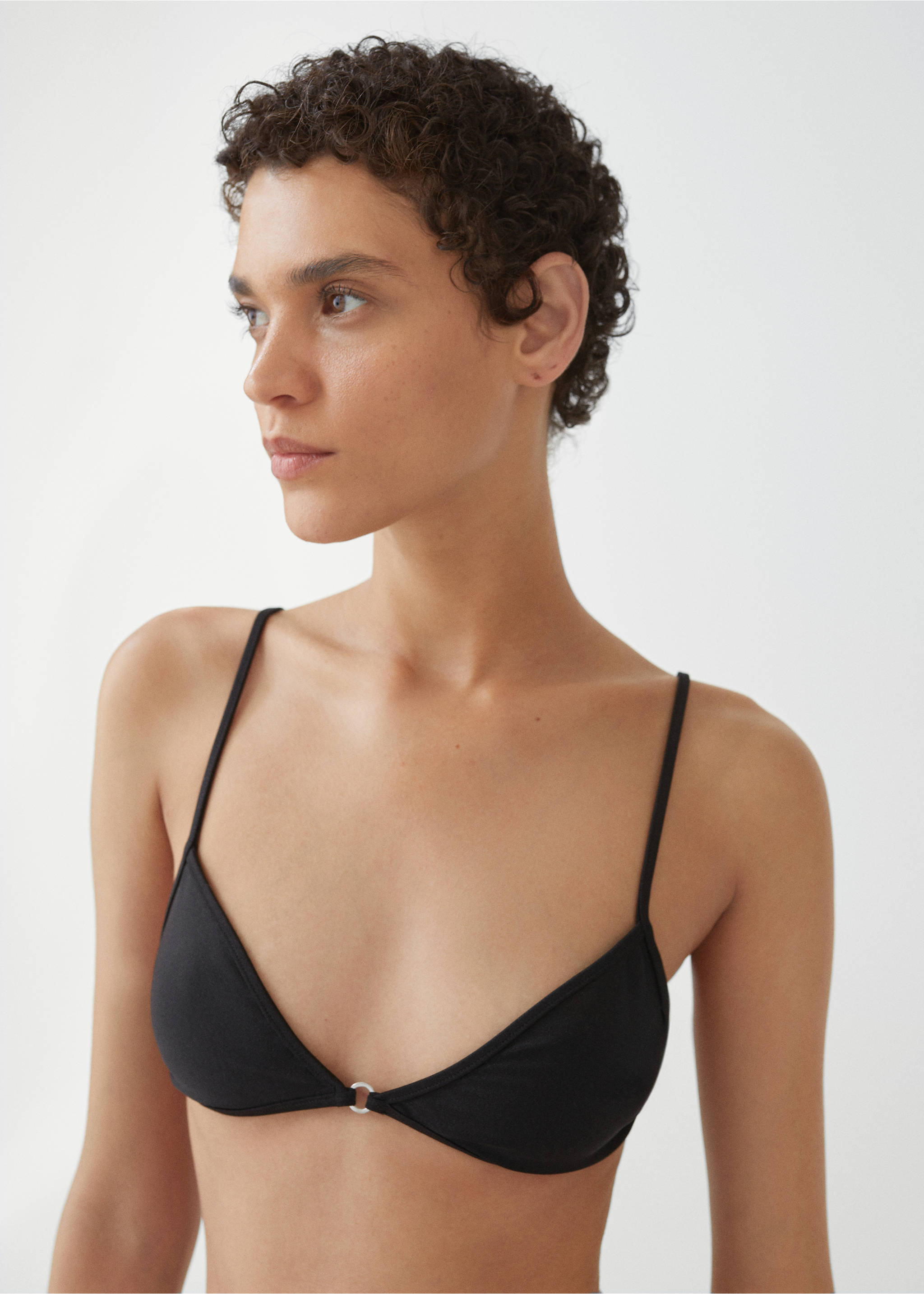 Haut bikini détail métallique - Détail de l'article 1, Noir. Ref: 67014016-00.