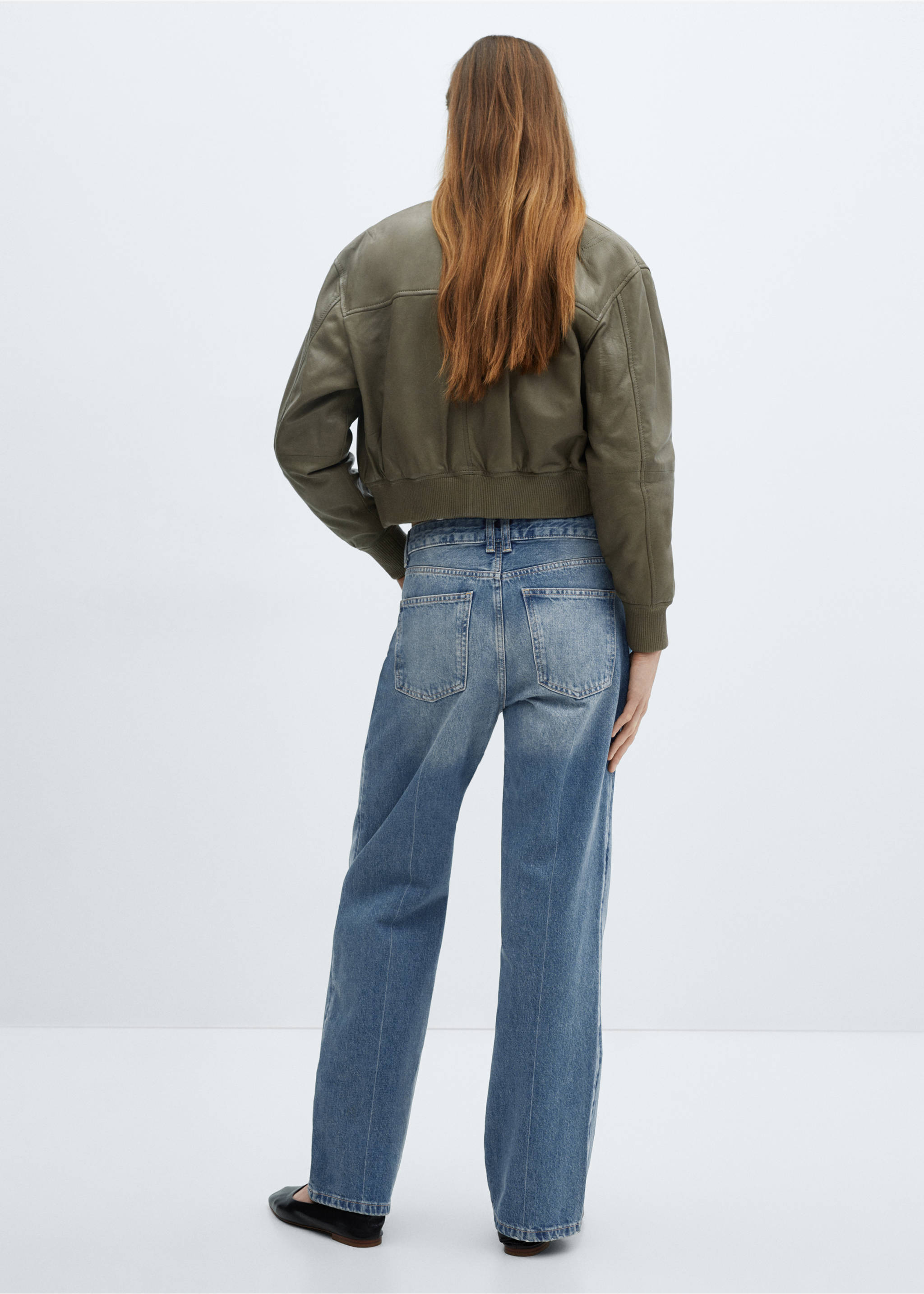 Rette jeans med klypedetaljer - Baksiden av artikkelen, Halvblå. Ref: 67014028-00.