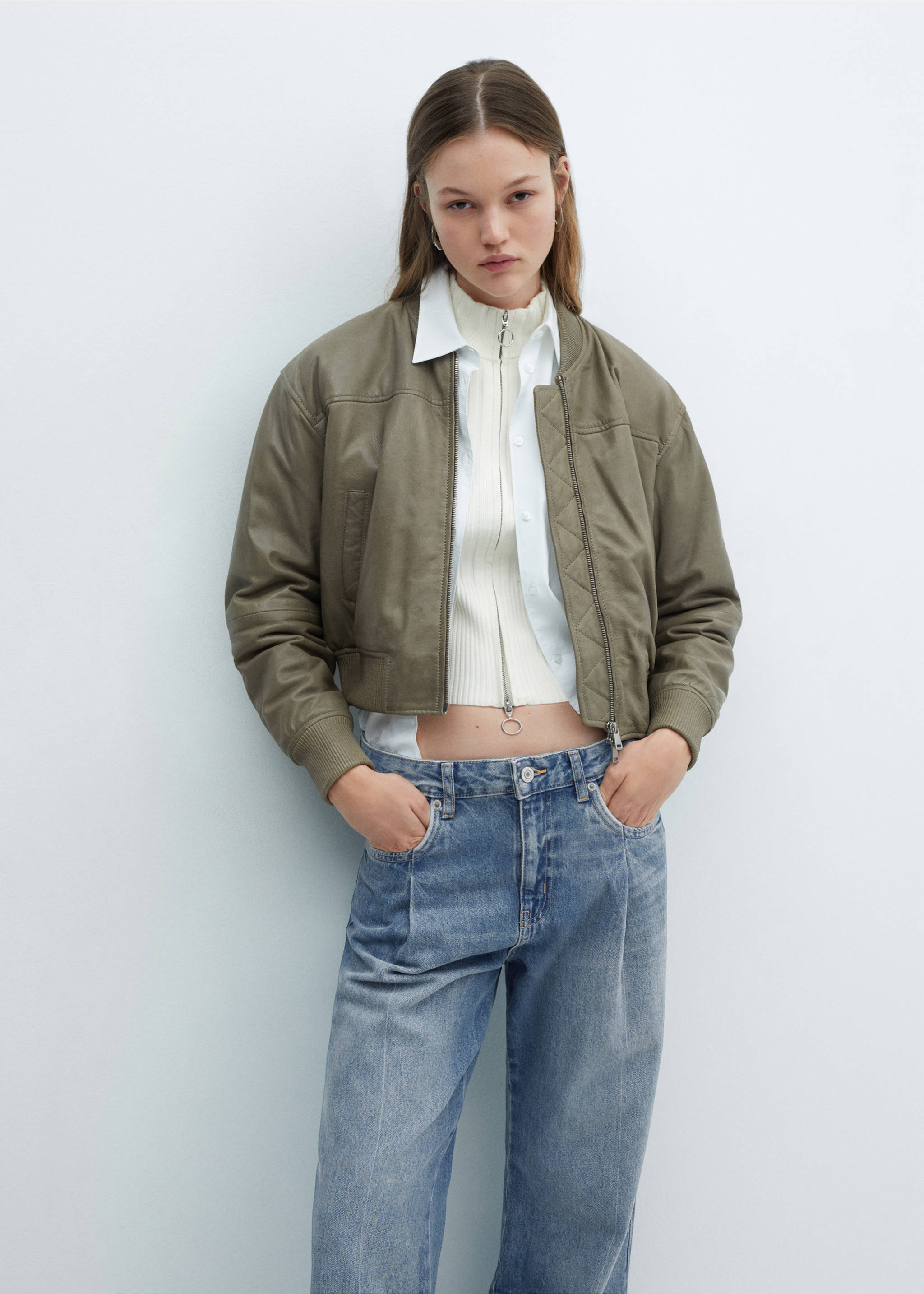 Rette jeans med klypedetaljer - Artikkeldetalj 1, Halvblå. Ref: 67014028-00.