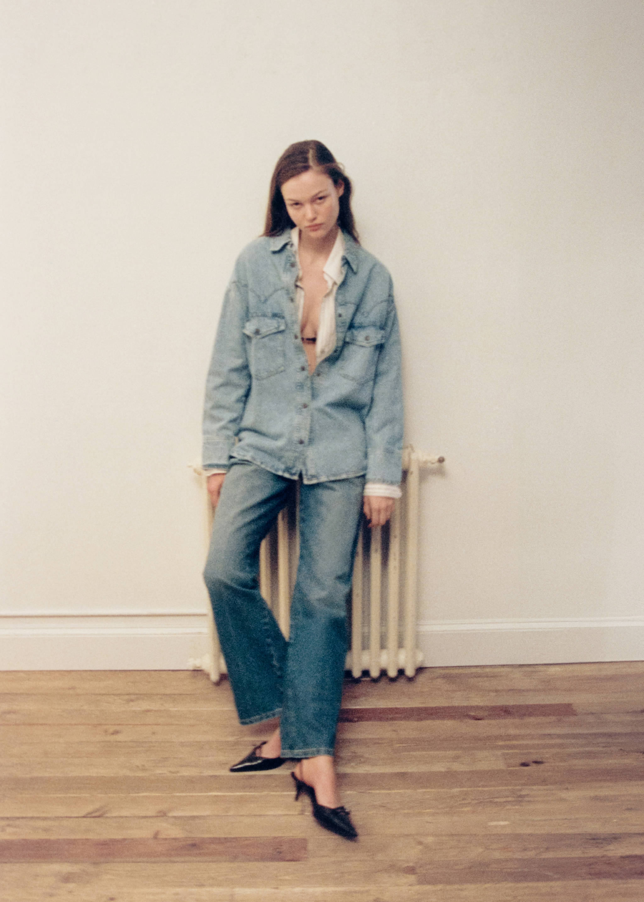 Rette jeans med klypedetaljer - Artikkeldetalj 9, Halvblå. Ref: 67014028-00.