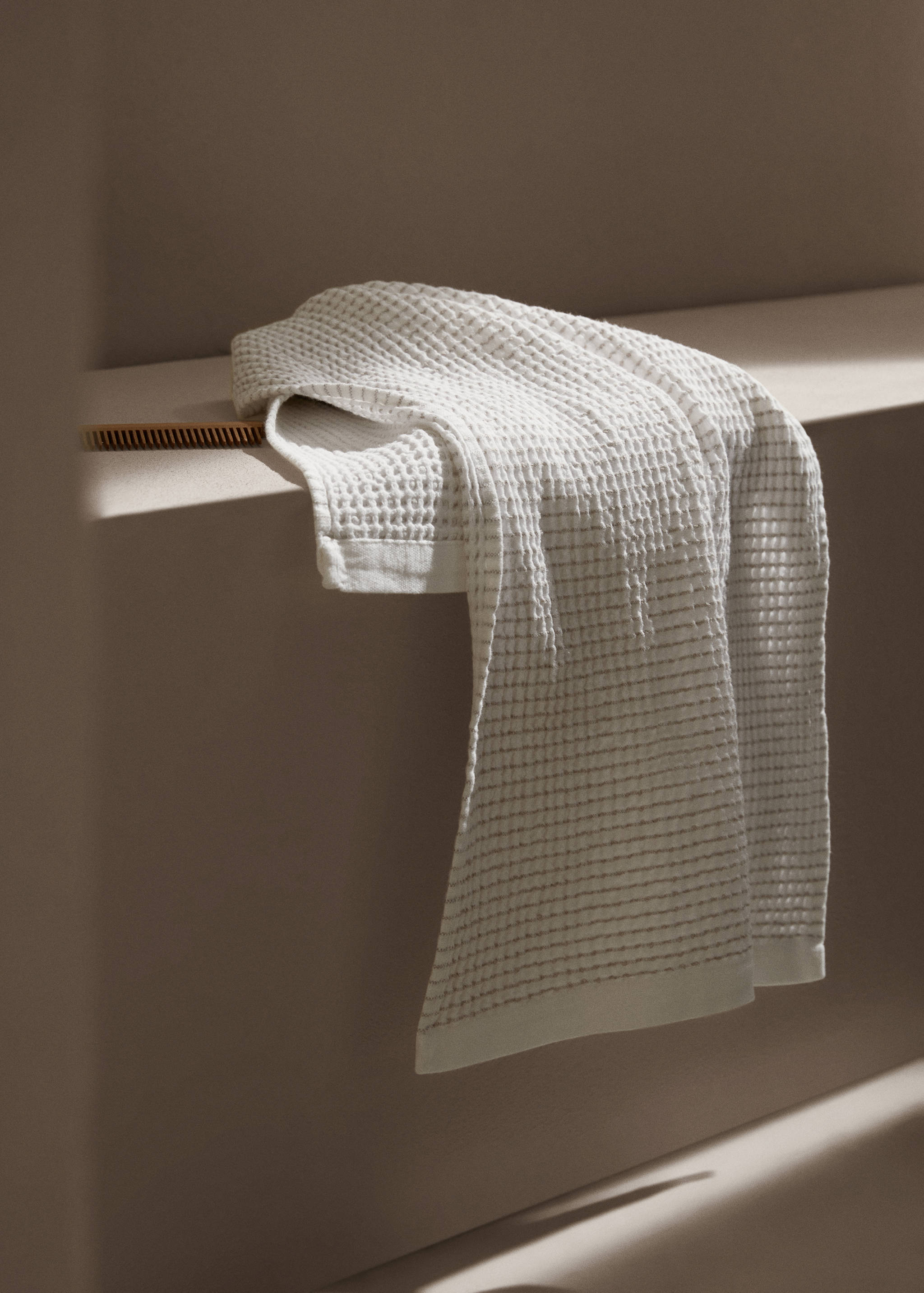 Striped-texture hand towel 50x90cm - General plane