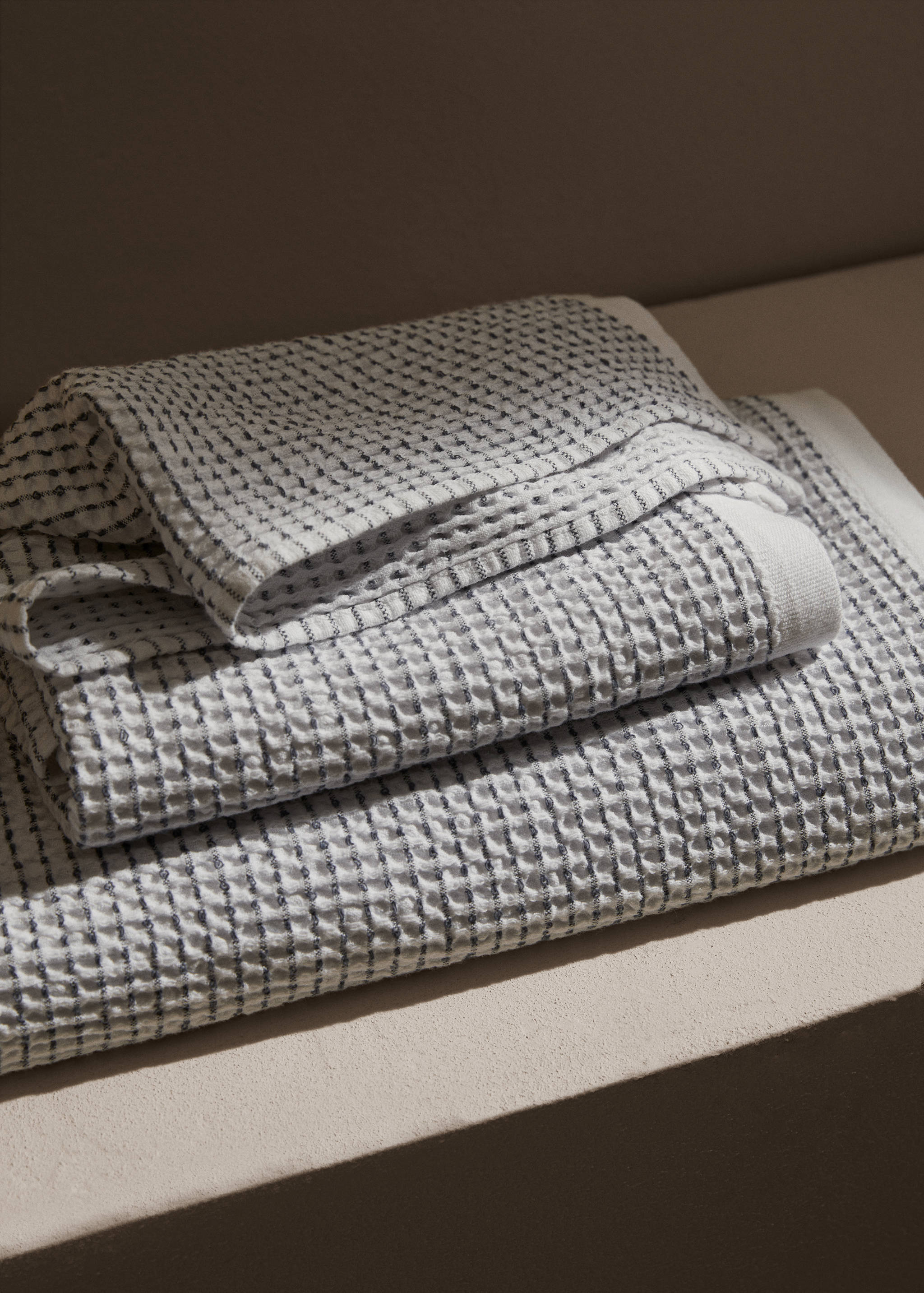 Striped-texture hand towel 50x90cm - General plane