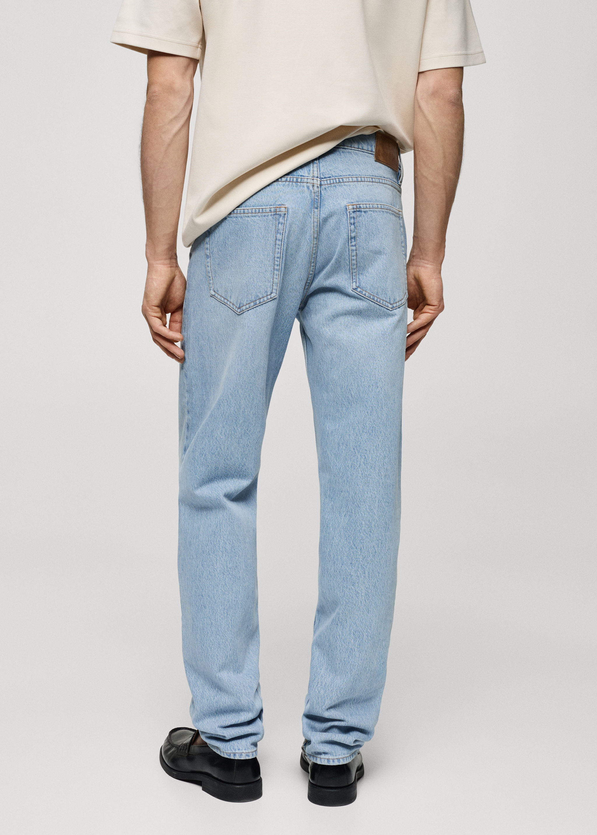 Straight-Fit-Jeans mit Washed-Effekt - Rückseite des Artikels