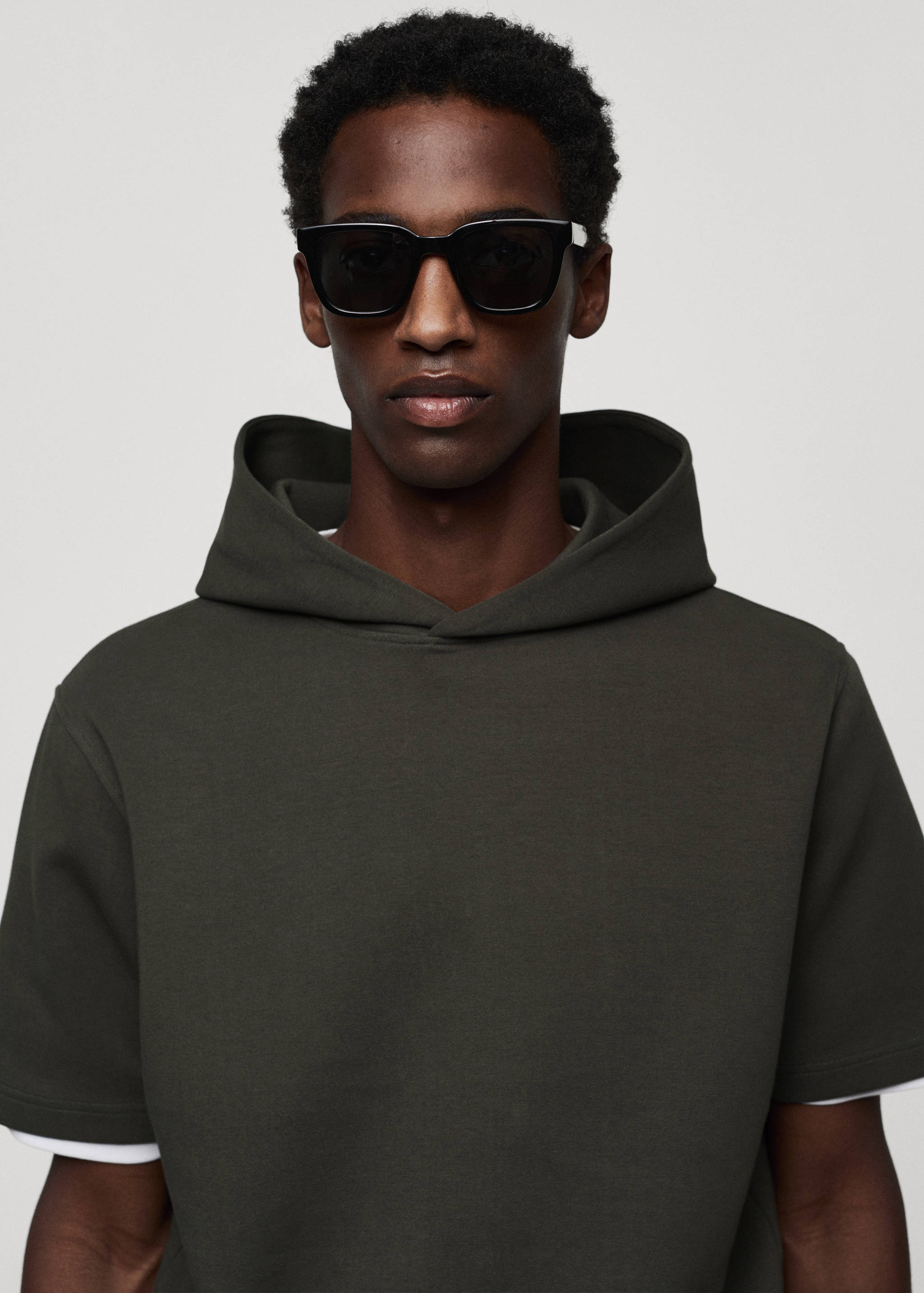 Sweat-shirt manches courtes capuche - Détail de l'article 1