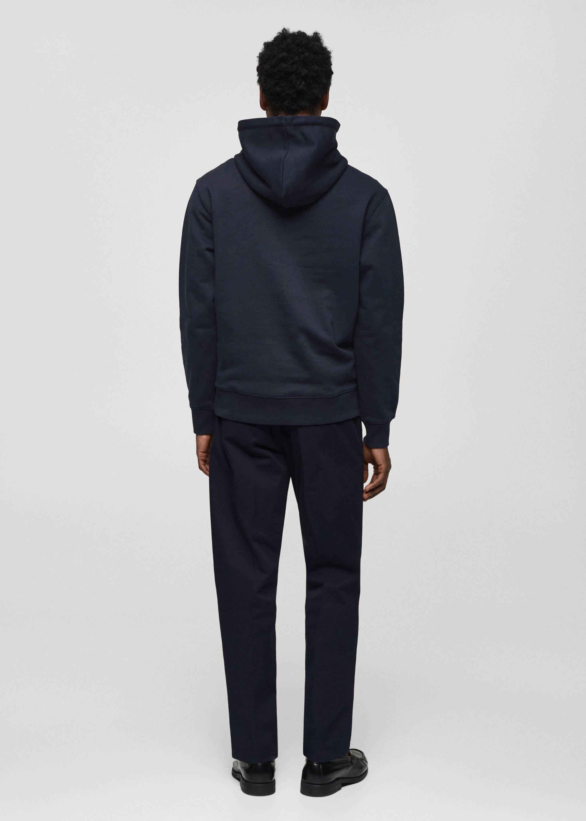 Leichtes Baumwollsweatshirt mit Kapuze - Rückseite des Artikels