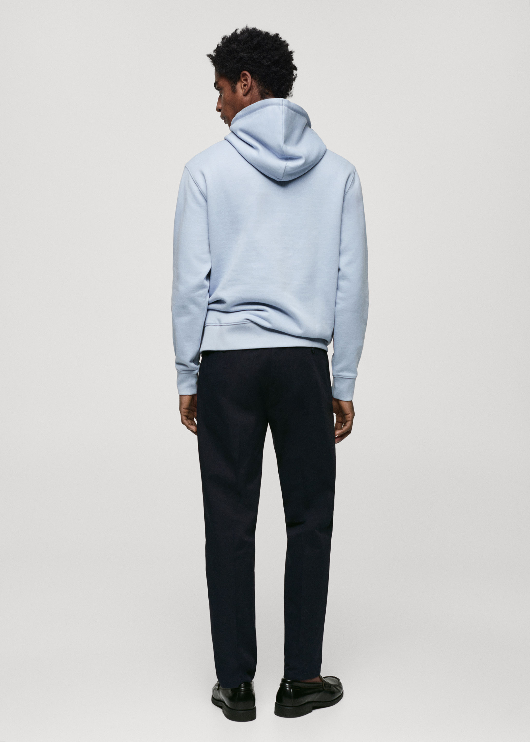 Leichtes Baumwollsweatshirt mit Kapuze - Rückseite des Artikels