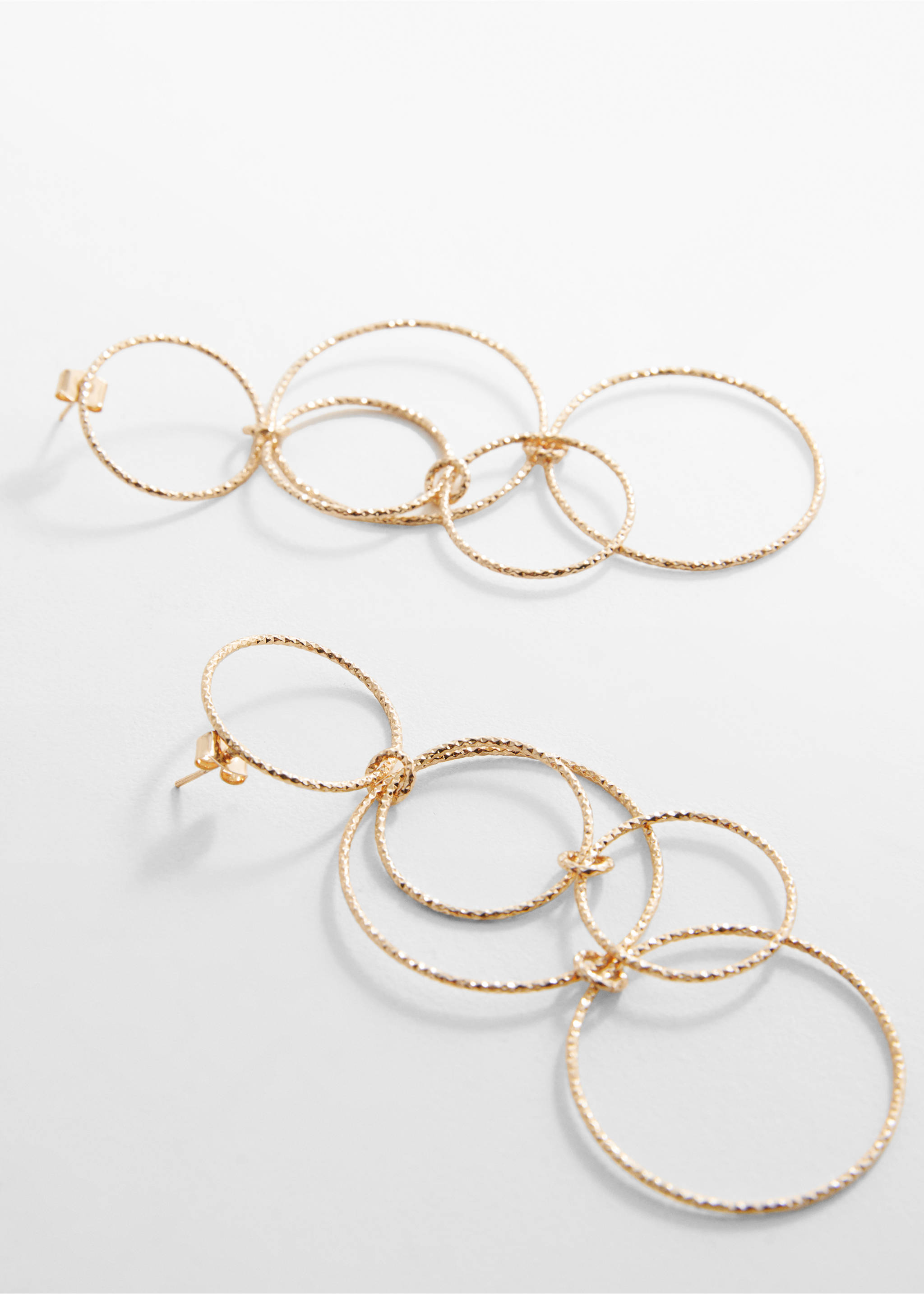 Long earrings with intertwined hoops - Medium plane, Gold. Ref: 67014781-00.