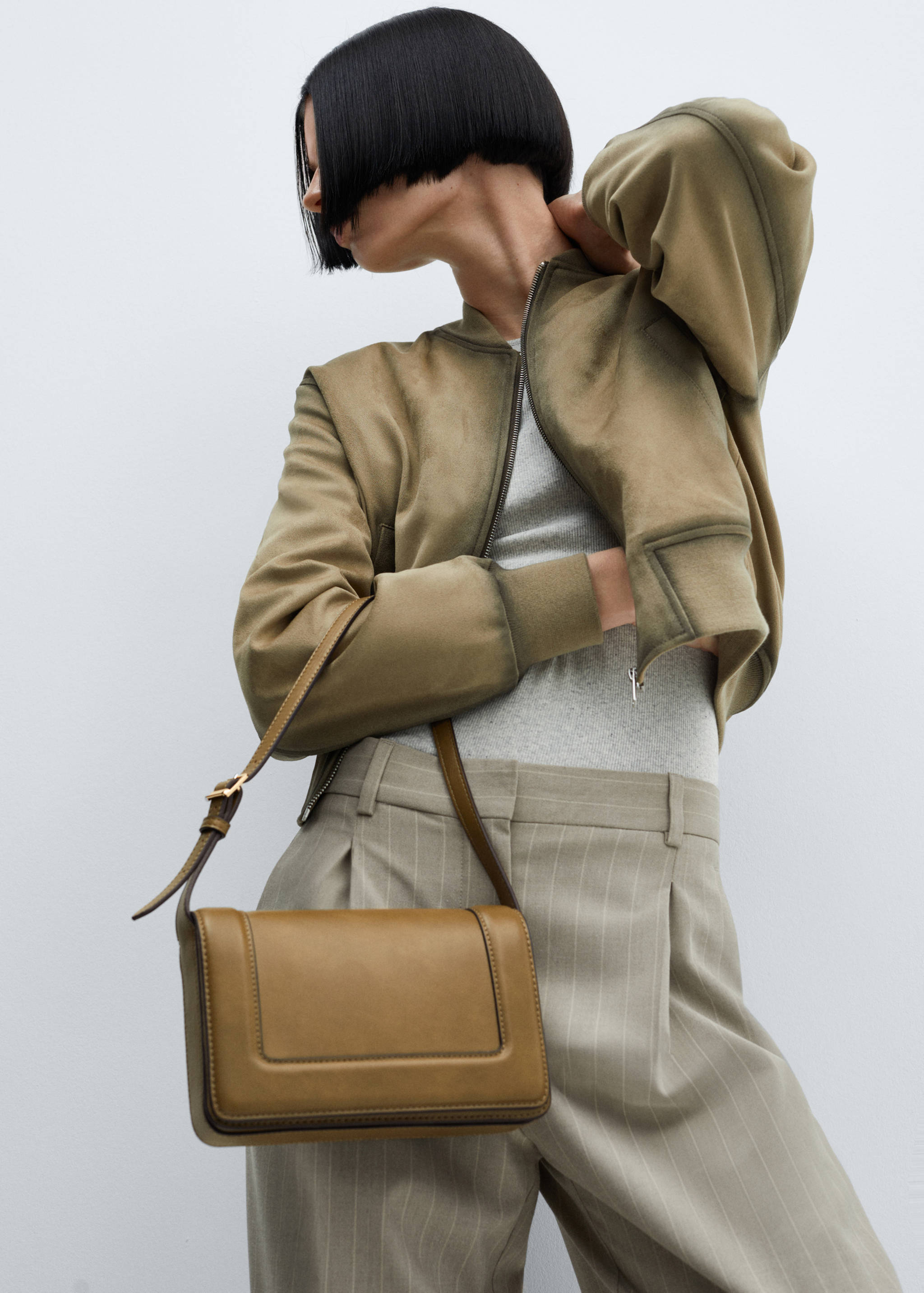 Bolso bandolera solapa - Plano general