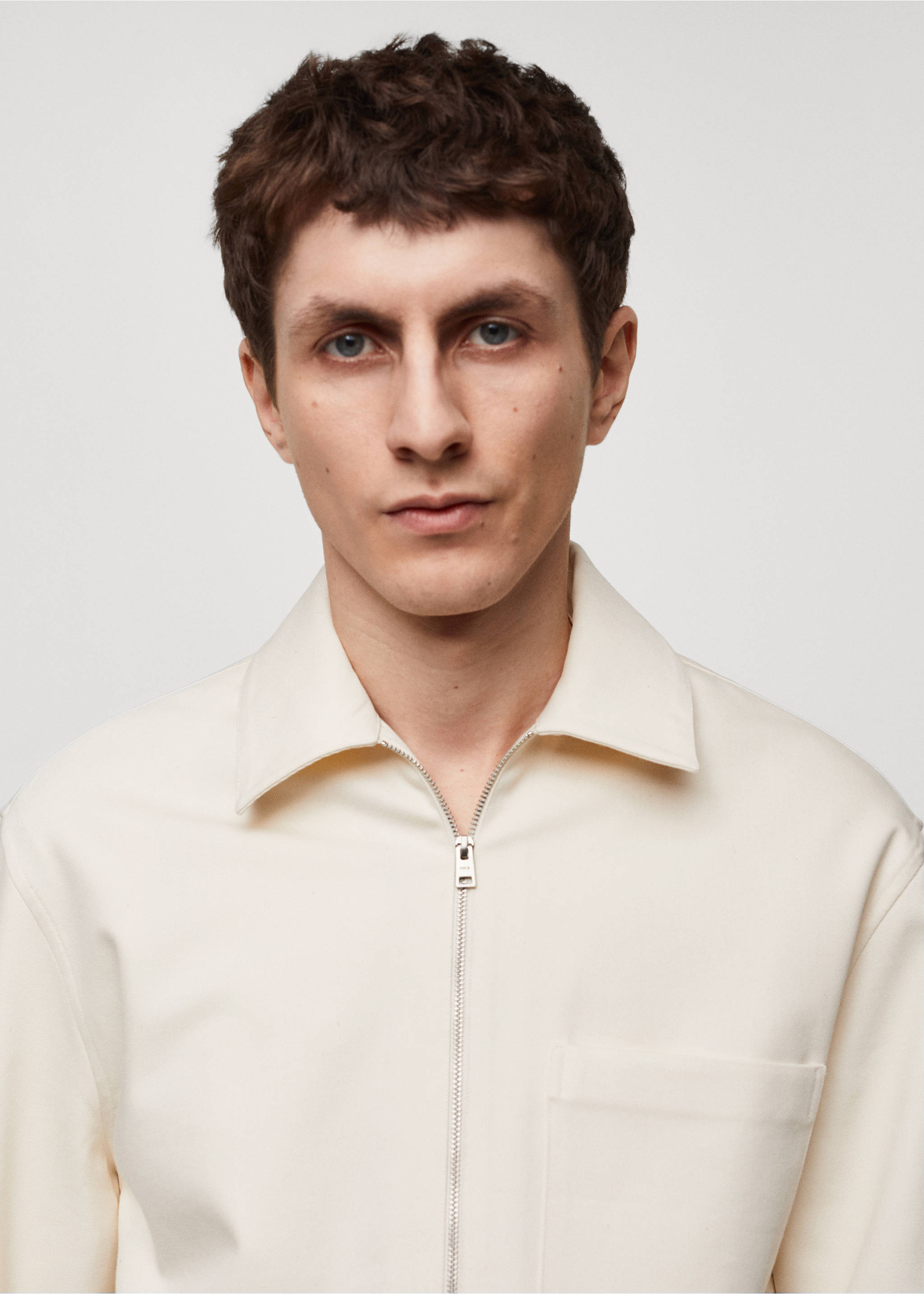 Cotton overshirt with pocket - Details of the article 1, White. Ref: 67015156-00.