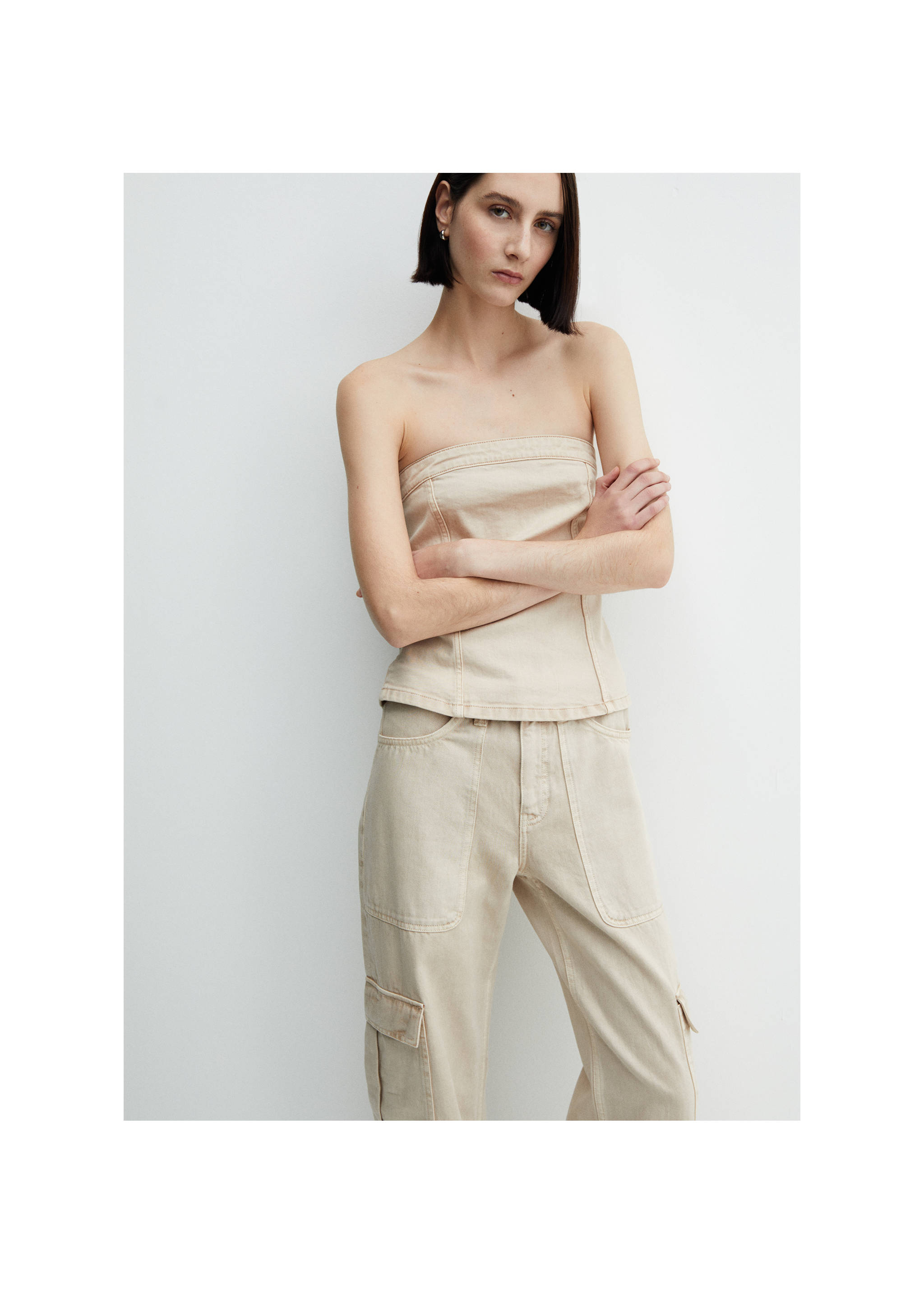 Pocket cargo jeans - Details of the article 1, Sand. Ref: 67015752-00.