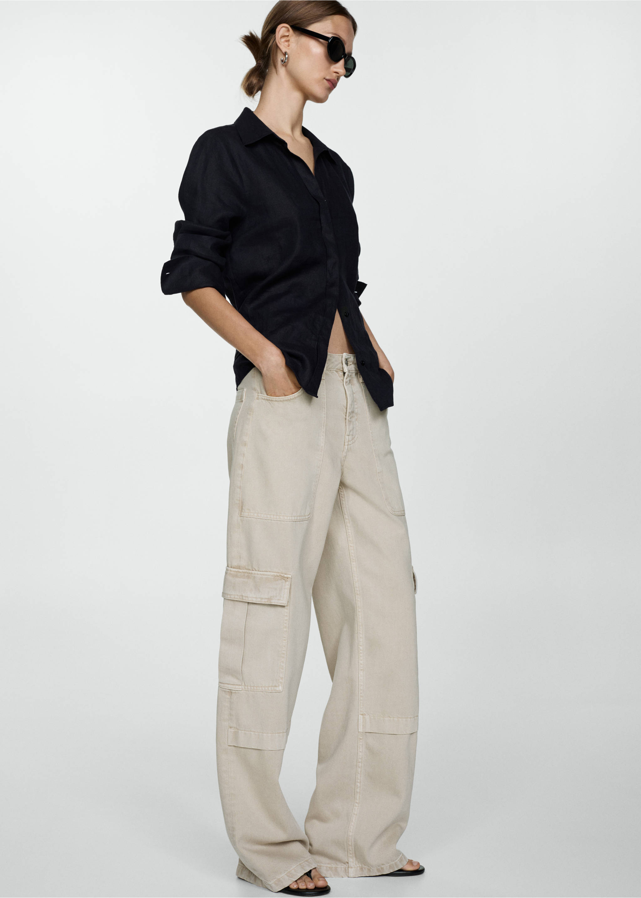 Pocket cargo jeans - Details of the article 2, Sand. Ref: 67015752-00.