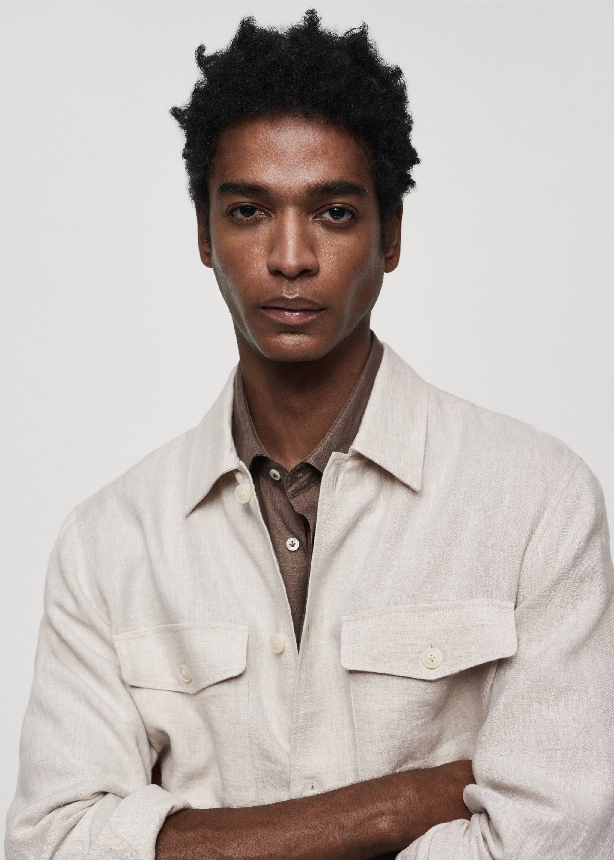 100% linen overshirt with pockets - Details of the article 1, Ecru. Ref: 67015980-00.