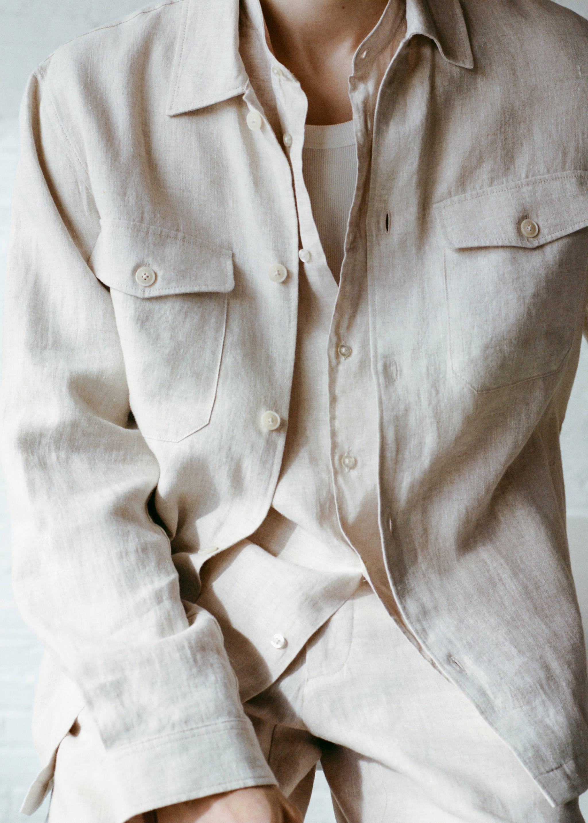 100% linen overshirt with pockets - Details of the article 5, Ecru. Ref: 67015980-00.
