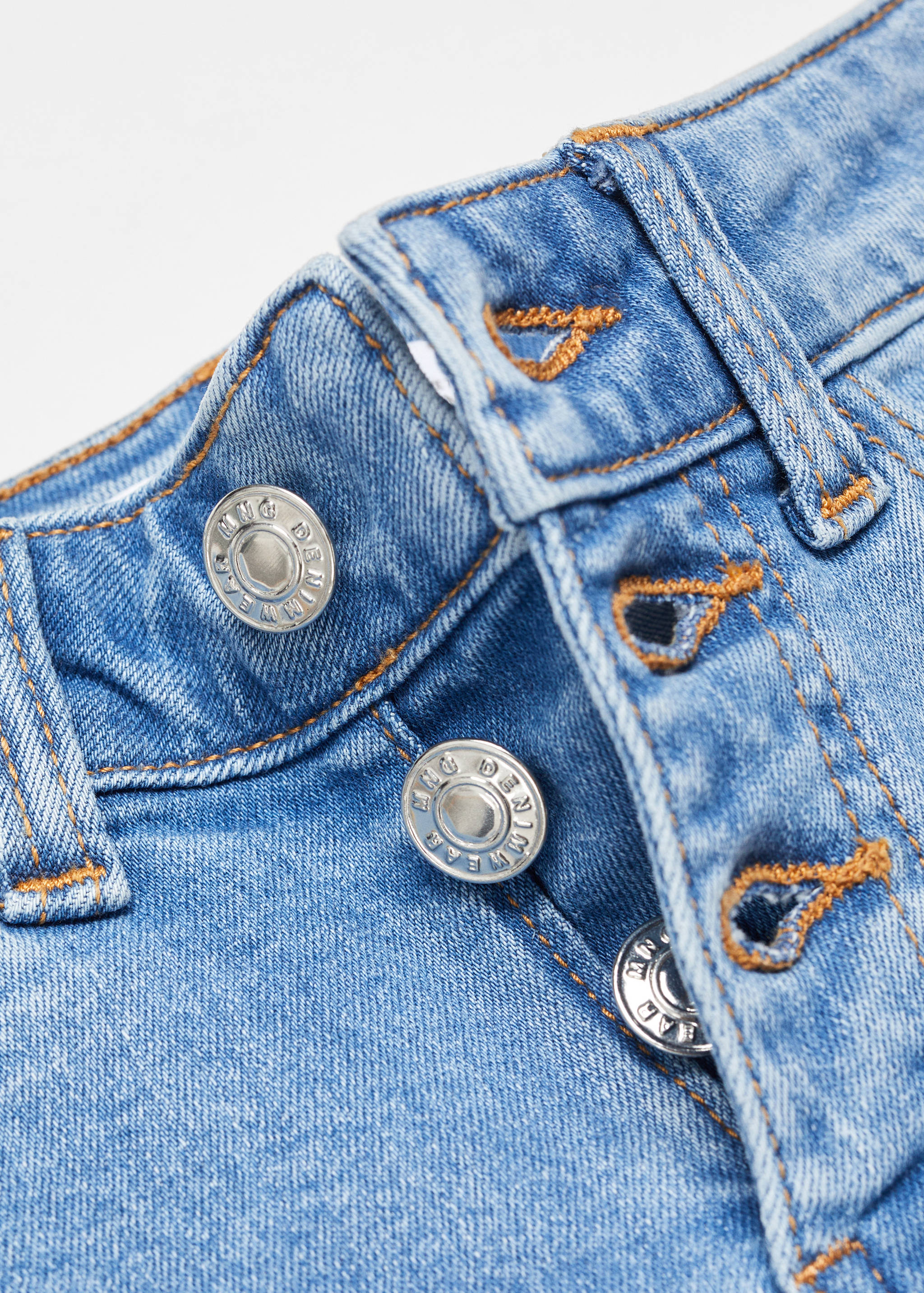 Jeans-Shorts mit Knöpfen - Detail des Artikels 8