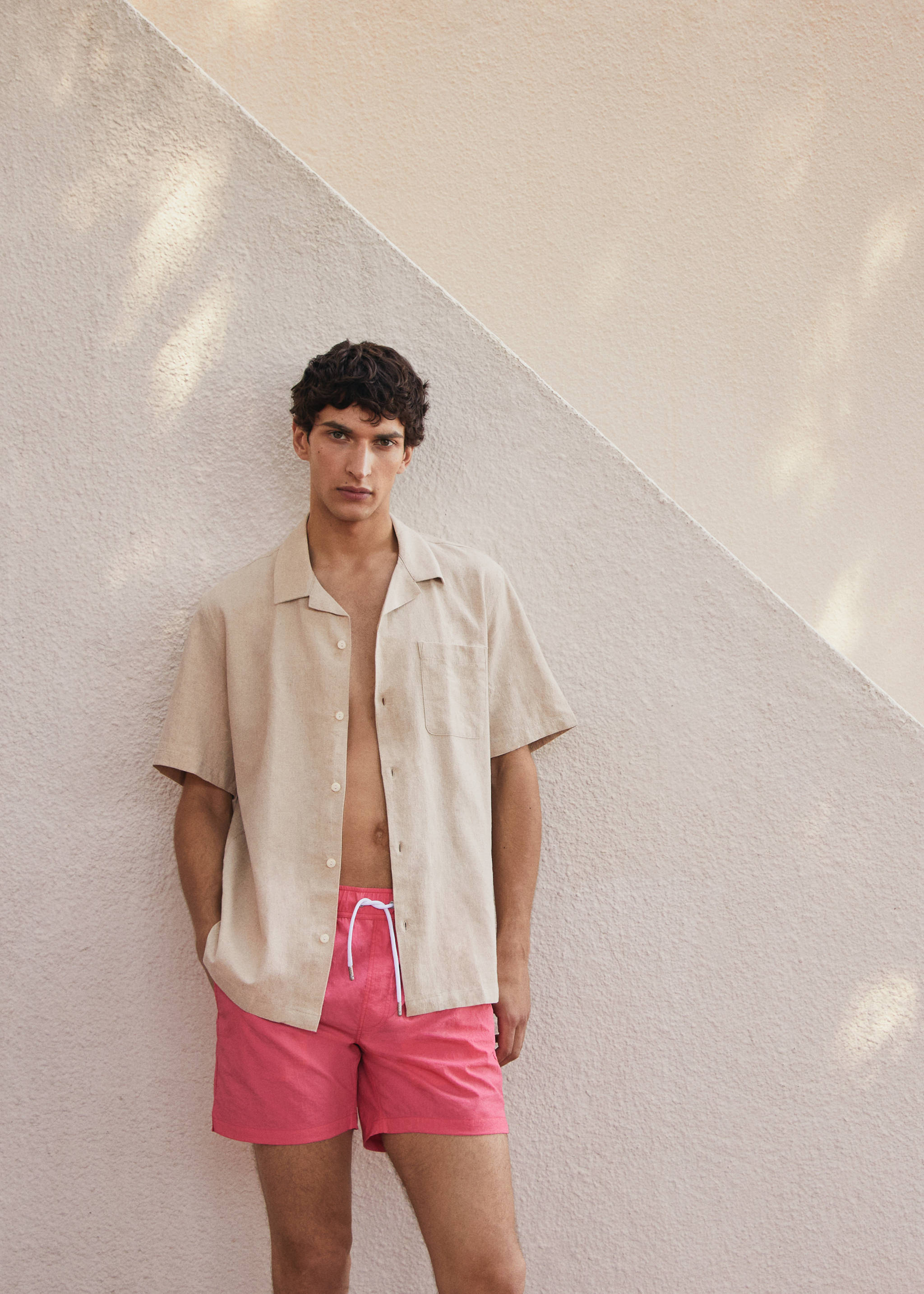 Texturierte Badeshorts mit Kordel - Detail des Artikels 5, Korallrot. Ref: 67016051-00.