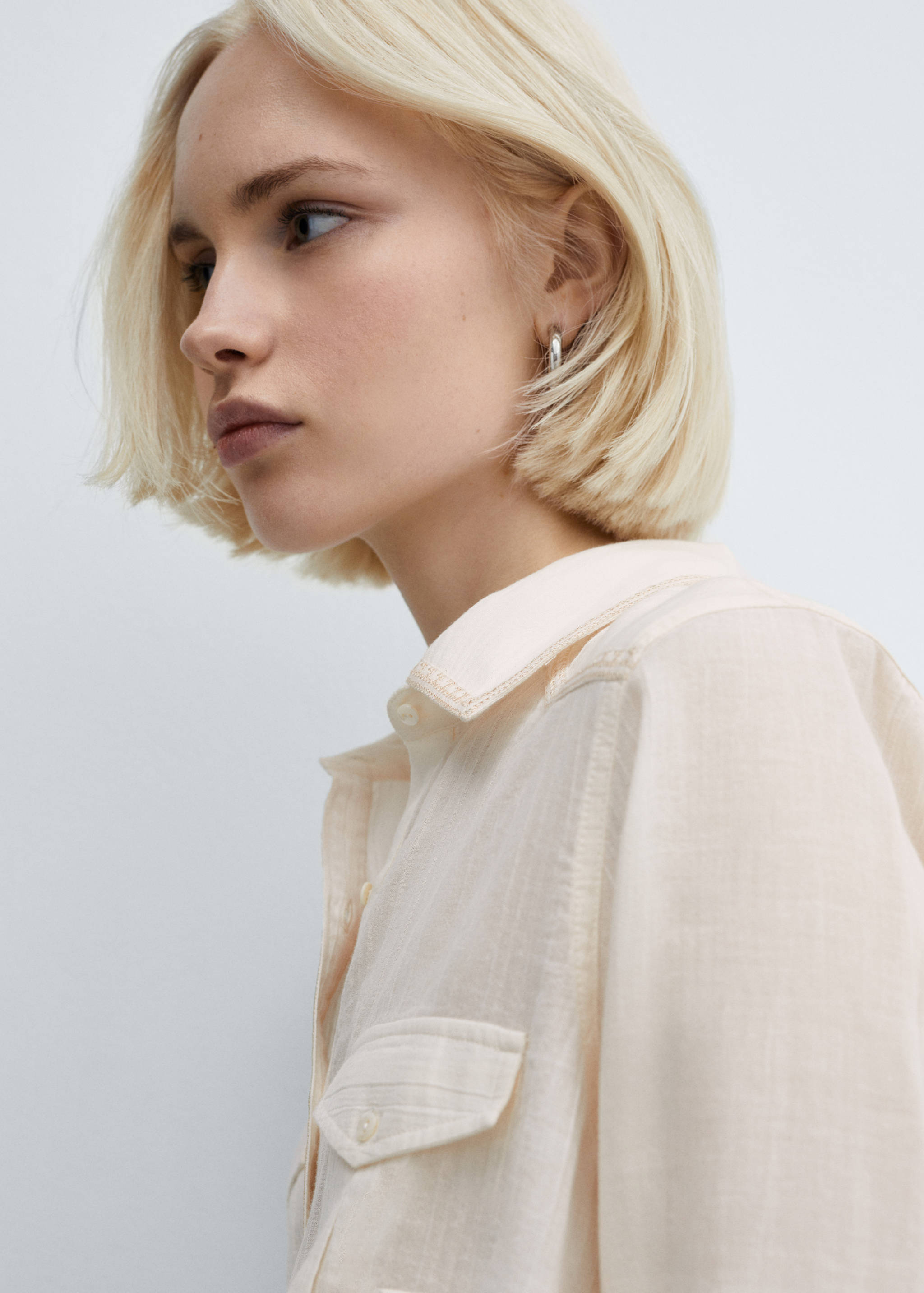 Camisa bolsillo detalle bordado - Detalle del artículo 1