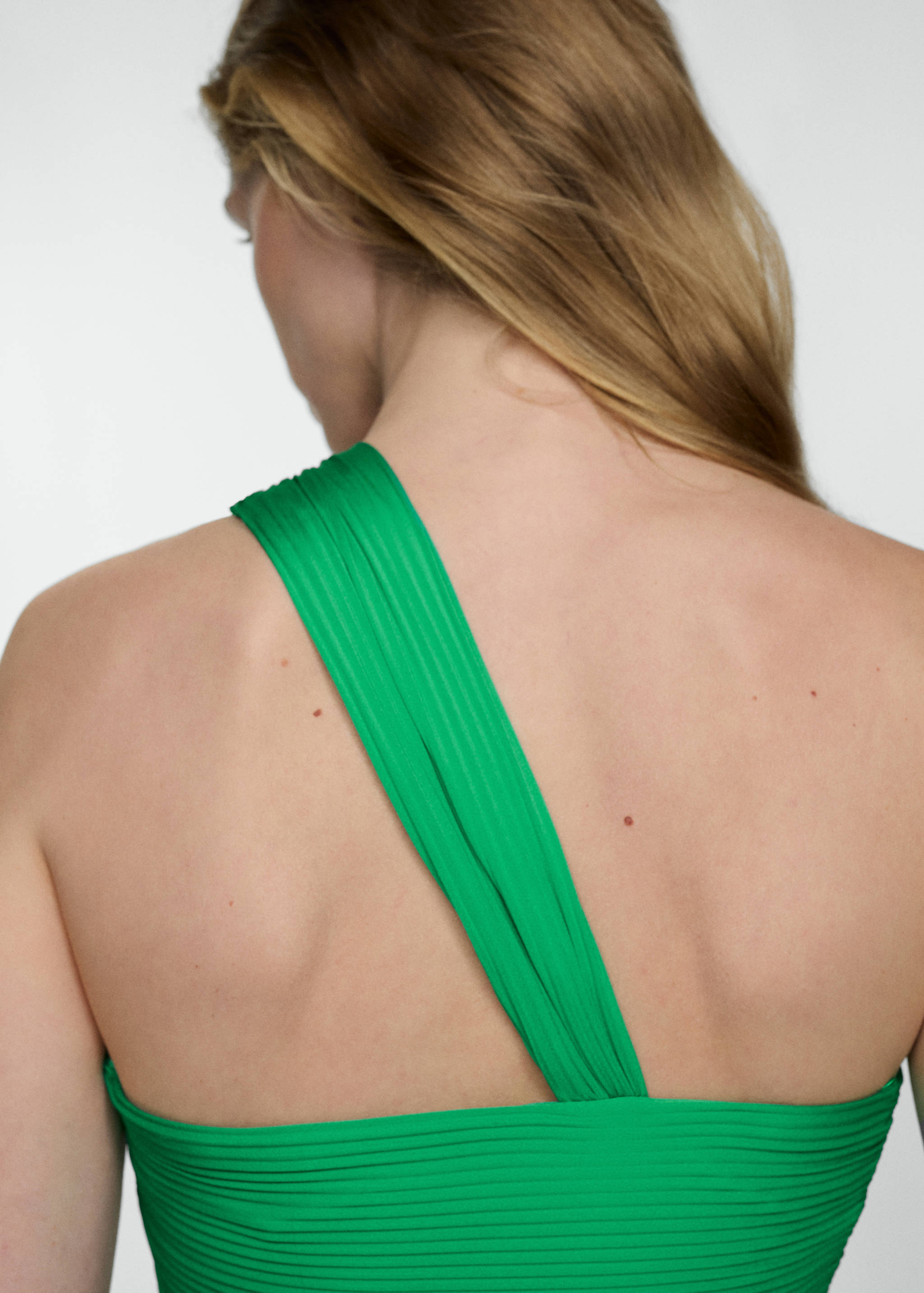 Assymetrisk plisserad klänning - Detaljer om artikeln 6