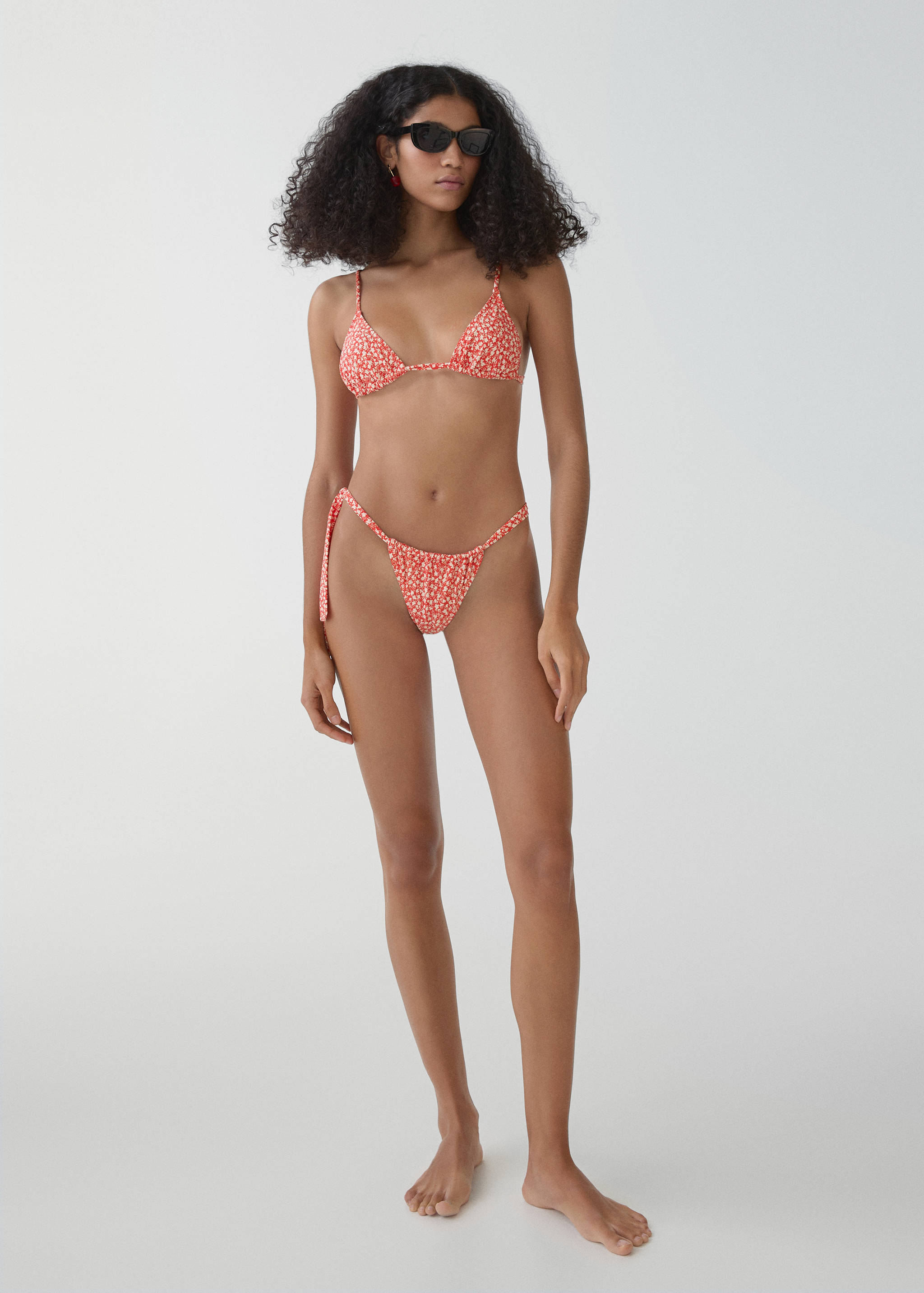 Braguita bikini clásica floral - Plano general