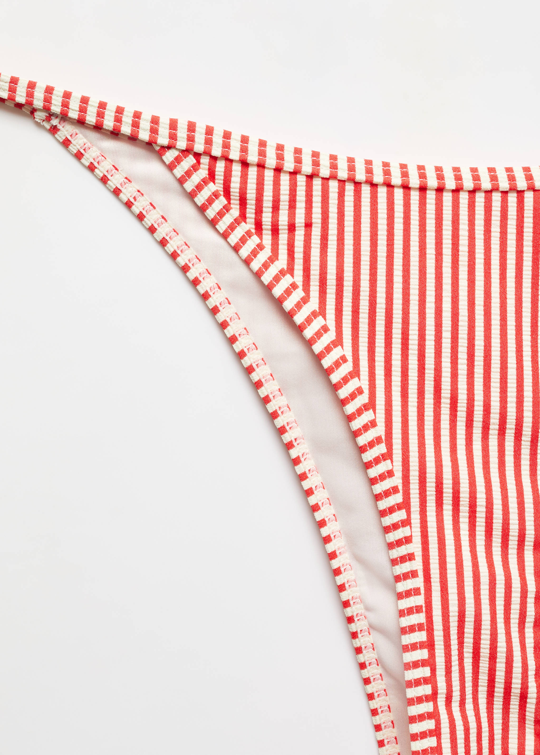 Striped bikini bottom - Details of the article 8, Red. Ref: 67016738-00.