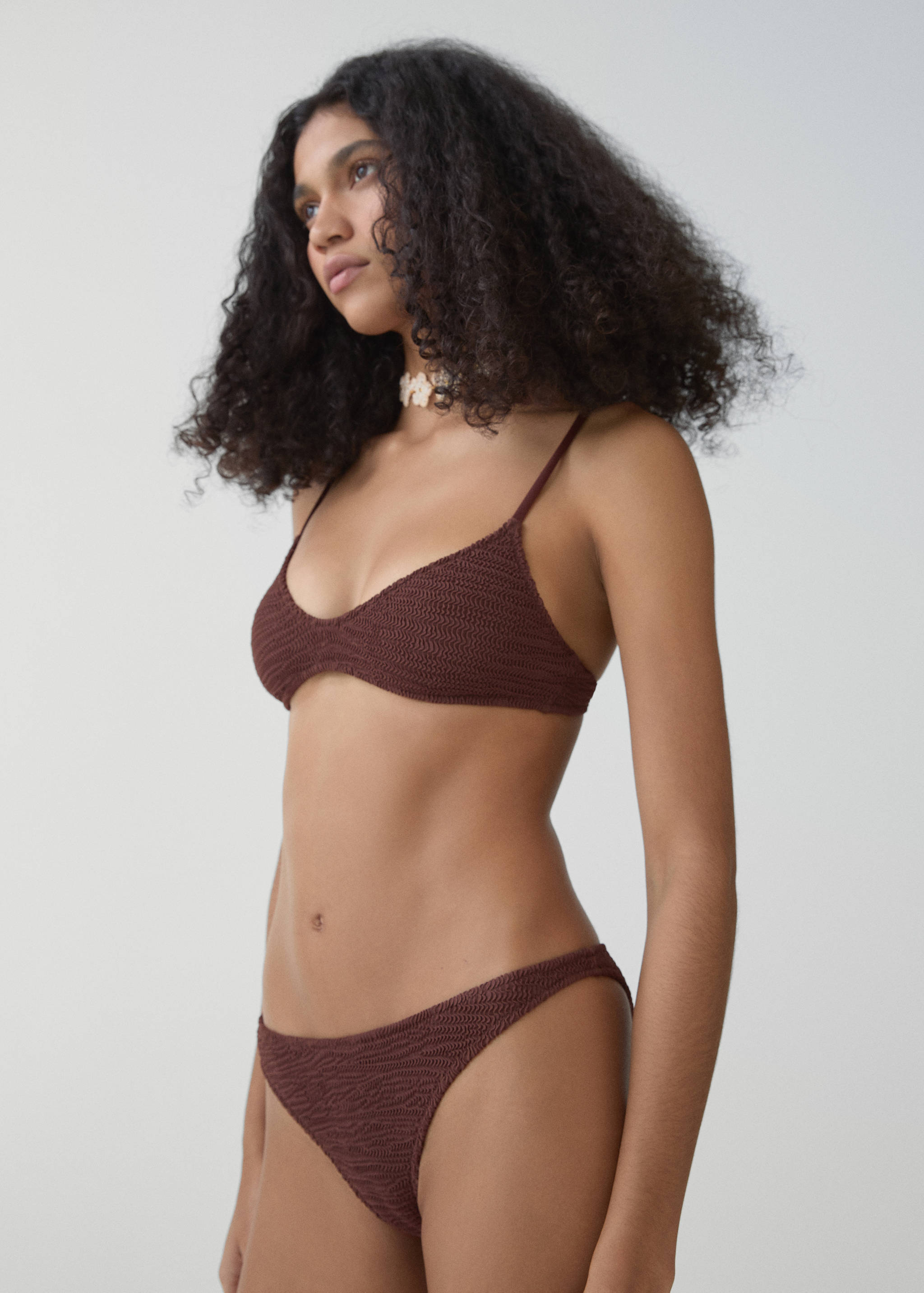 Braguita bikini textura - Plano medio